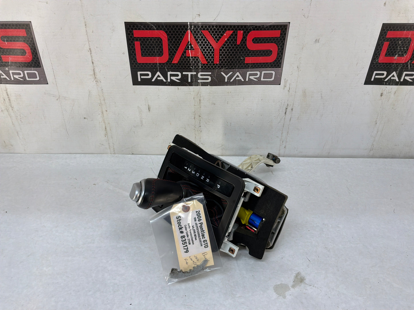 2006 Pontiac GTO Automatic Transmission Gear Selector Shifter Assembly OEM Damaged