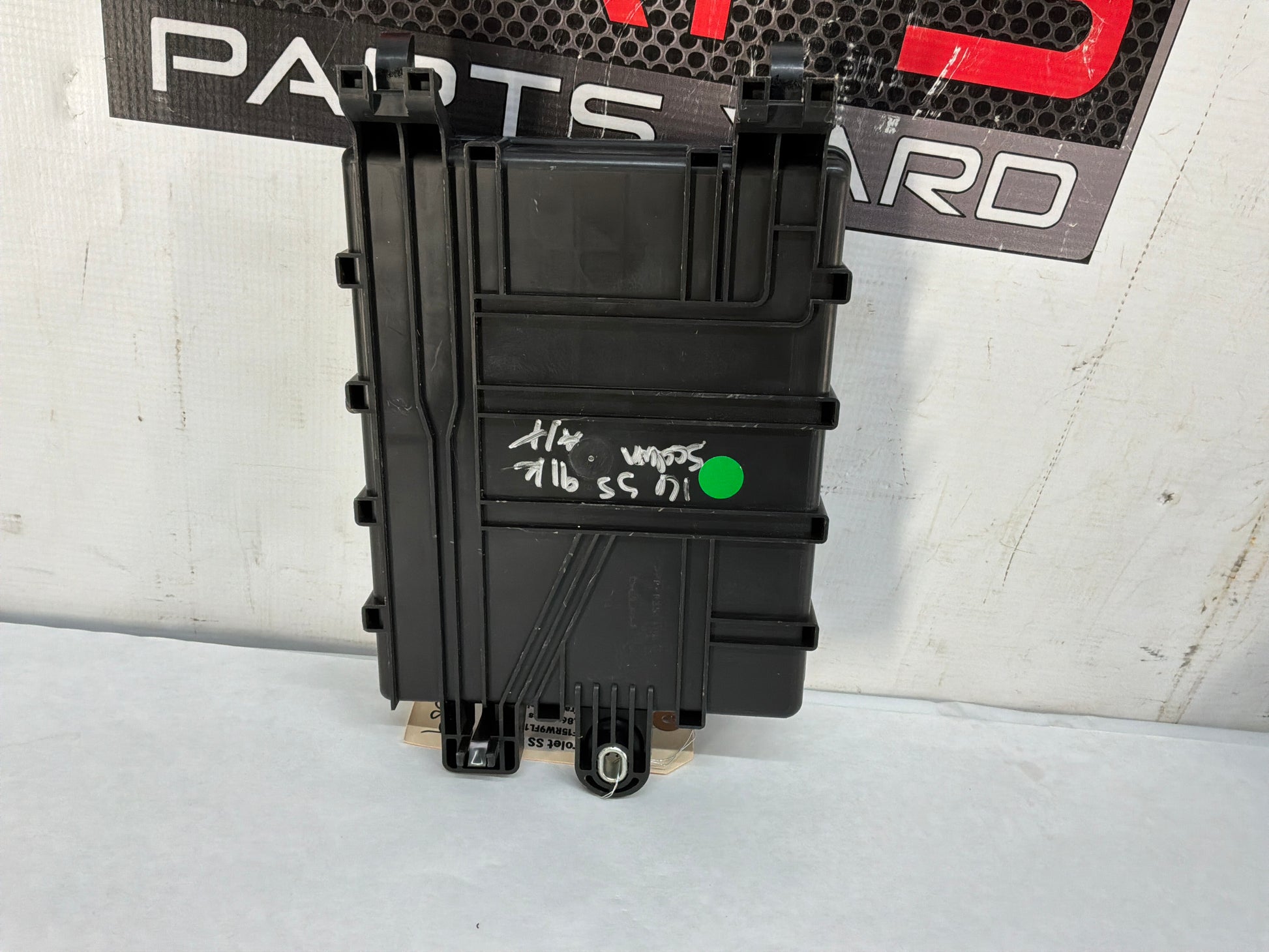 Fuse box - Day's Parts Yard