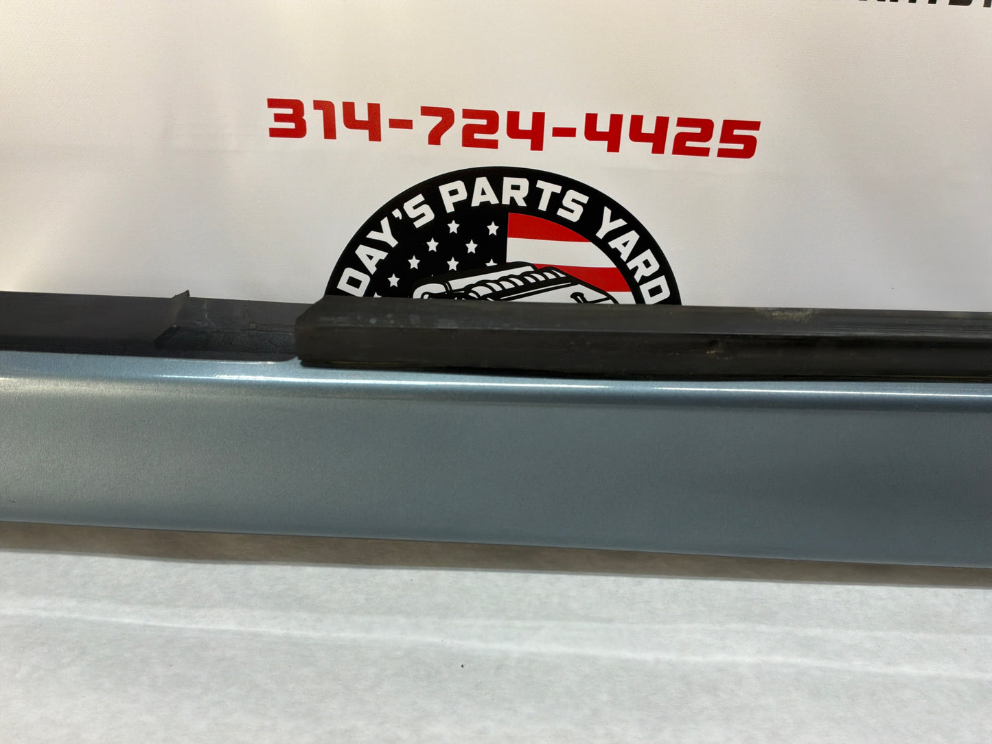 2006 Pontiac GTO RH Passenger Rocker Molding Side Skirt Panel Trim OEM