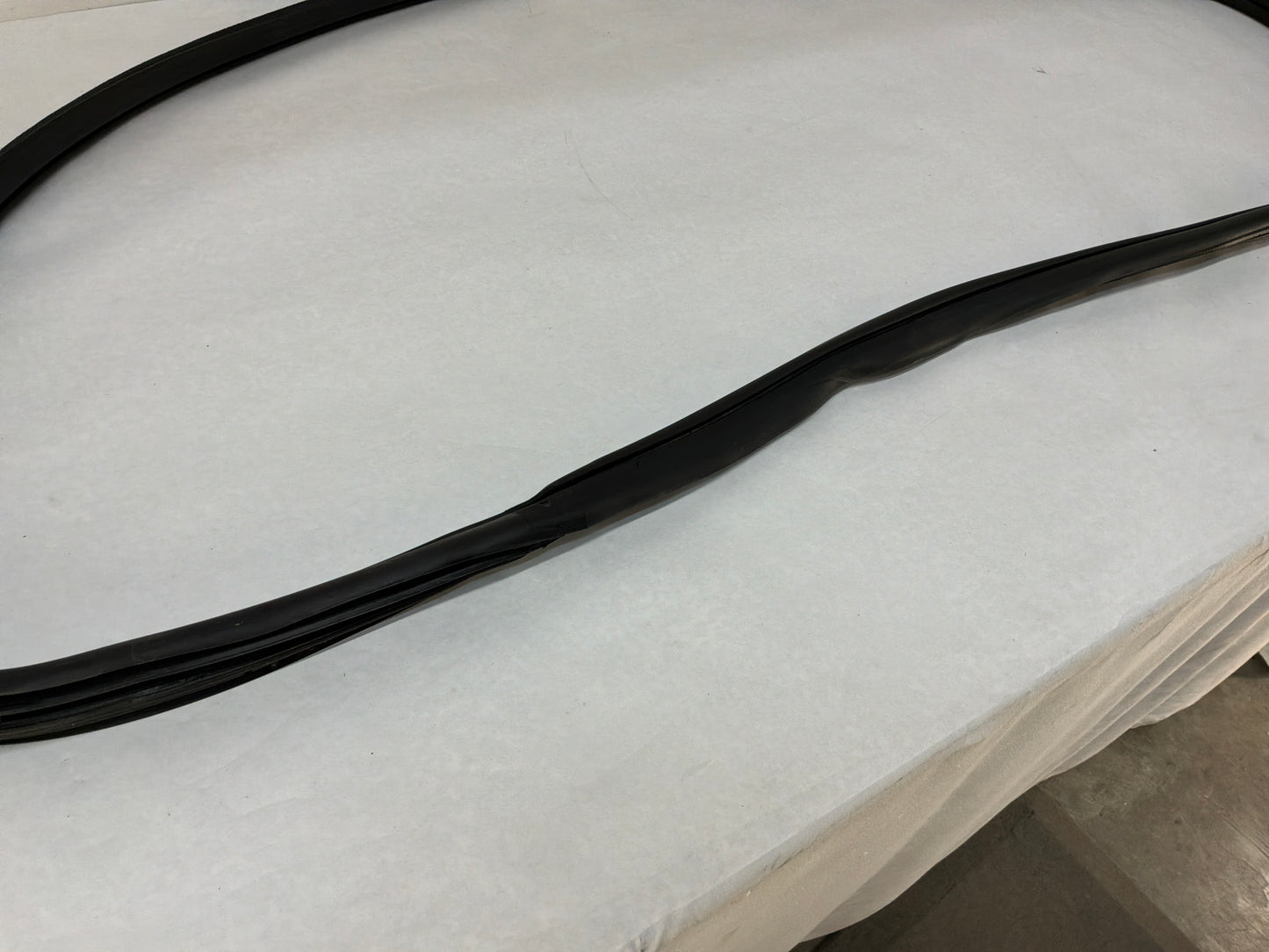 Rh rear door weather strip - Day's Parts Yard