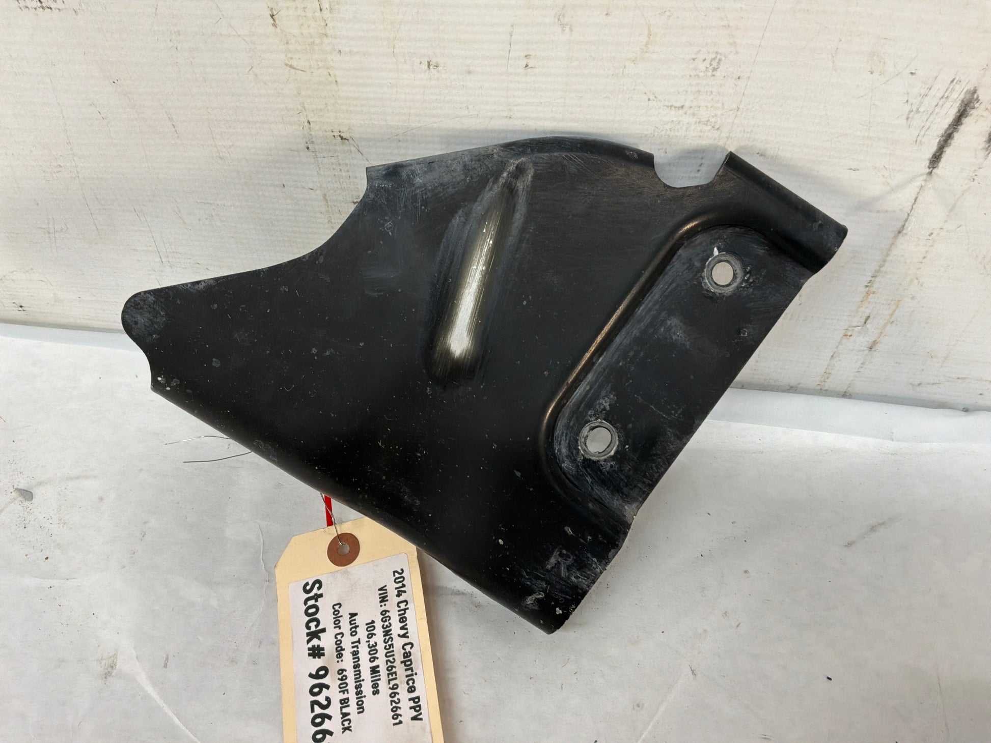 Rh bracket - Day's Parts Yard