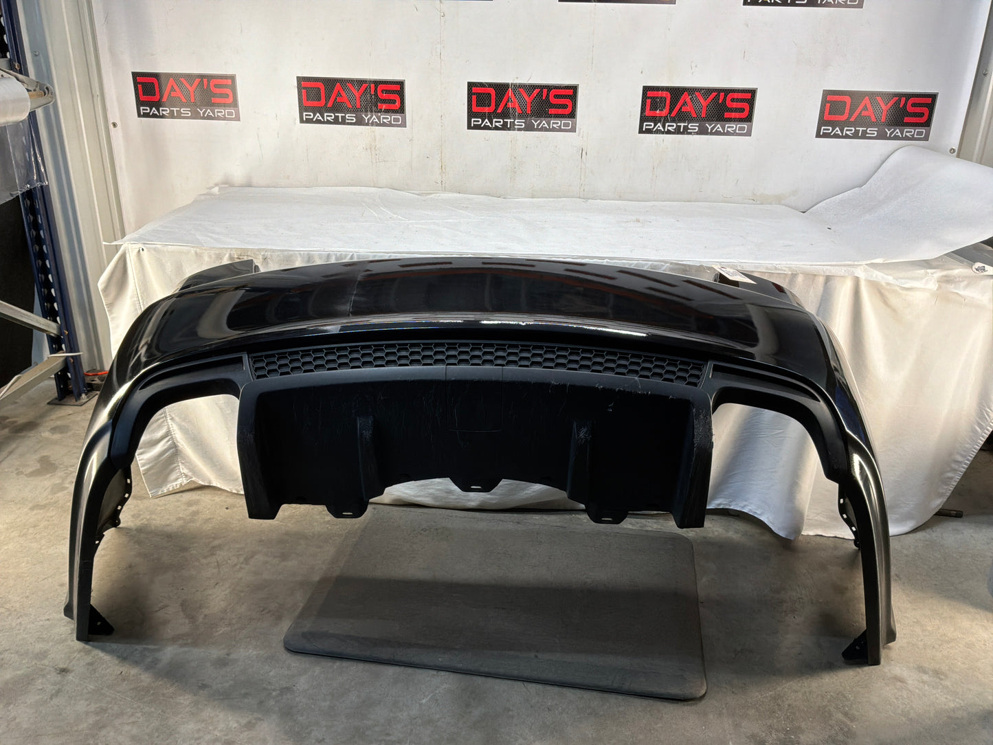 Rear bumper - Day's Parts Yard