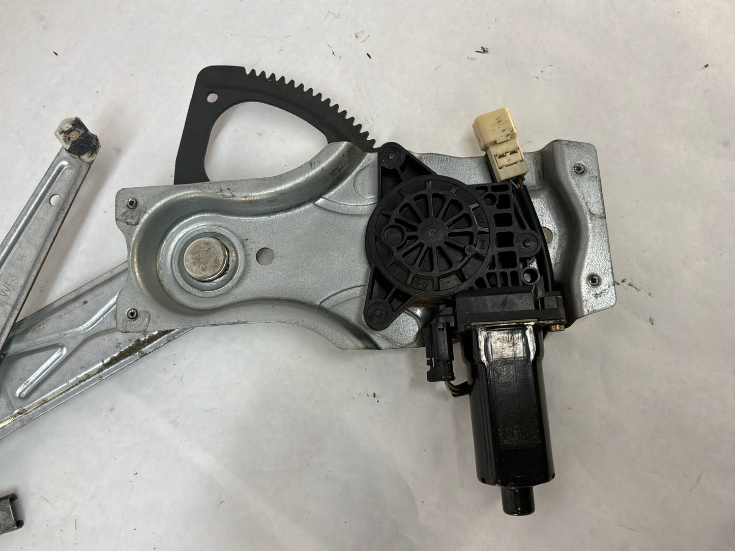 2005 Pontiac GTO RH Passenger Front Window Regulator Motor OEM