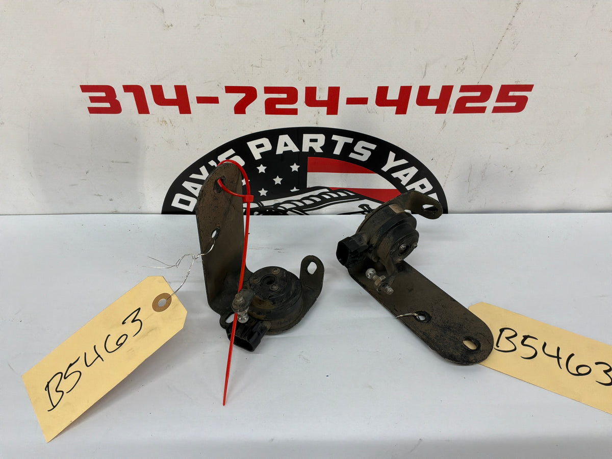 2017 Chevy SS Sedan RH & LH Rear Head Lamp Ride Height Suspension Sensor Set OEM