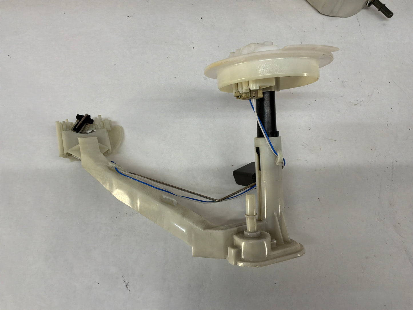 2017 Chevy SS Sedan Fuel Pump & Lever Sending Unit Assembly OEM