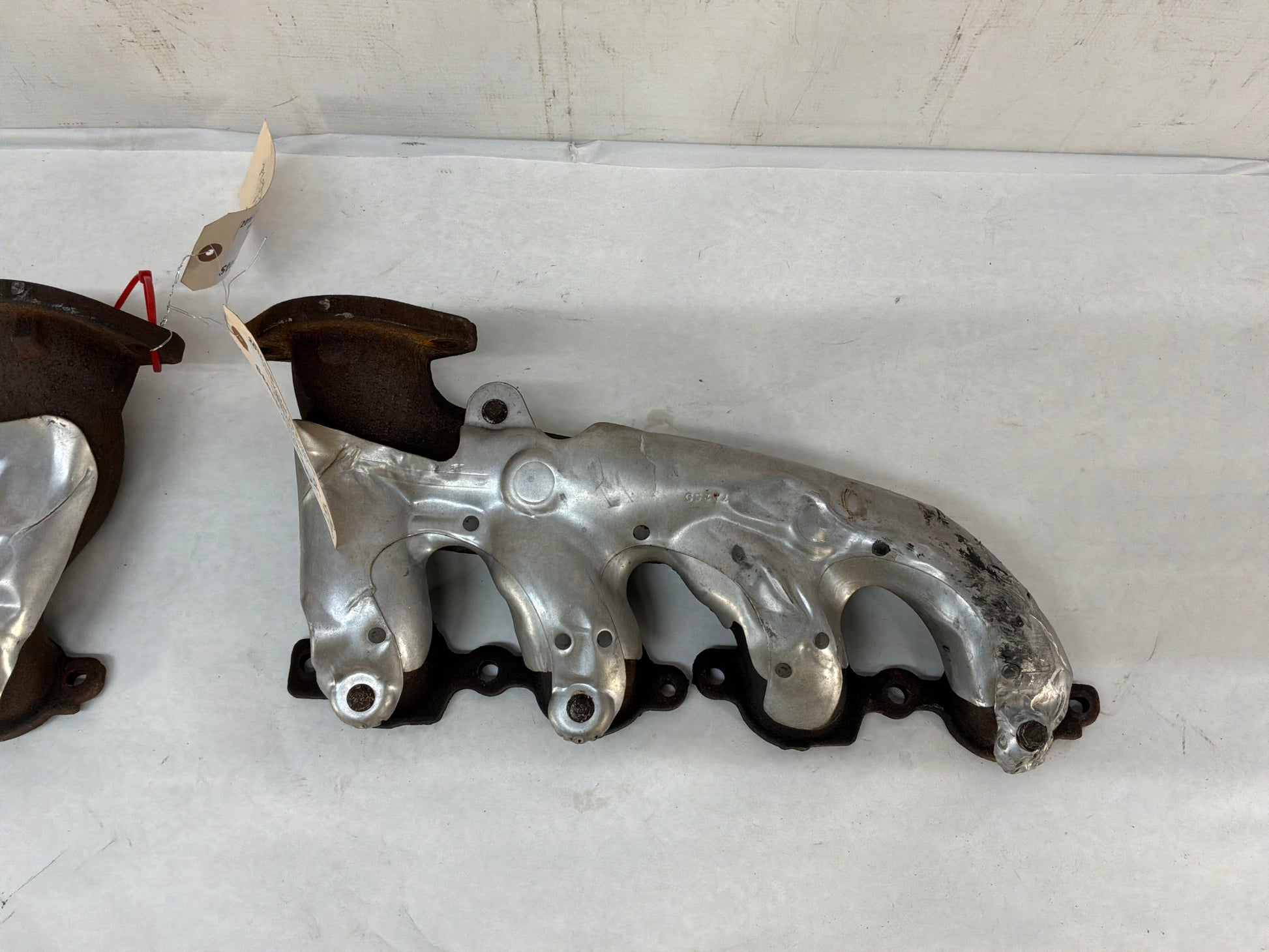 Exhaust manifold - Day's Parts Yard