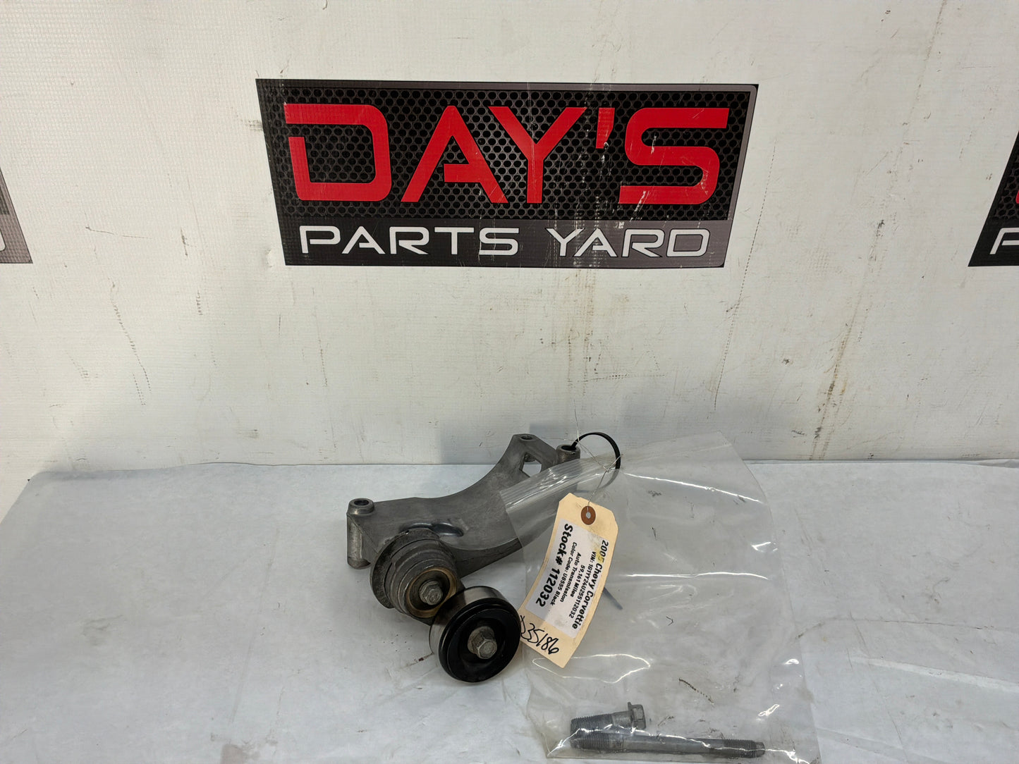 Ac compressor bracket - Day's Parts Yard