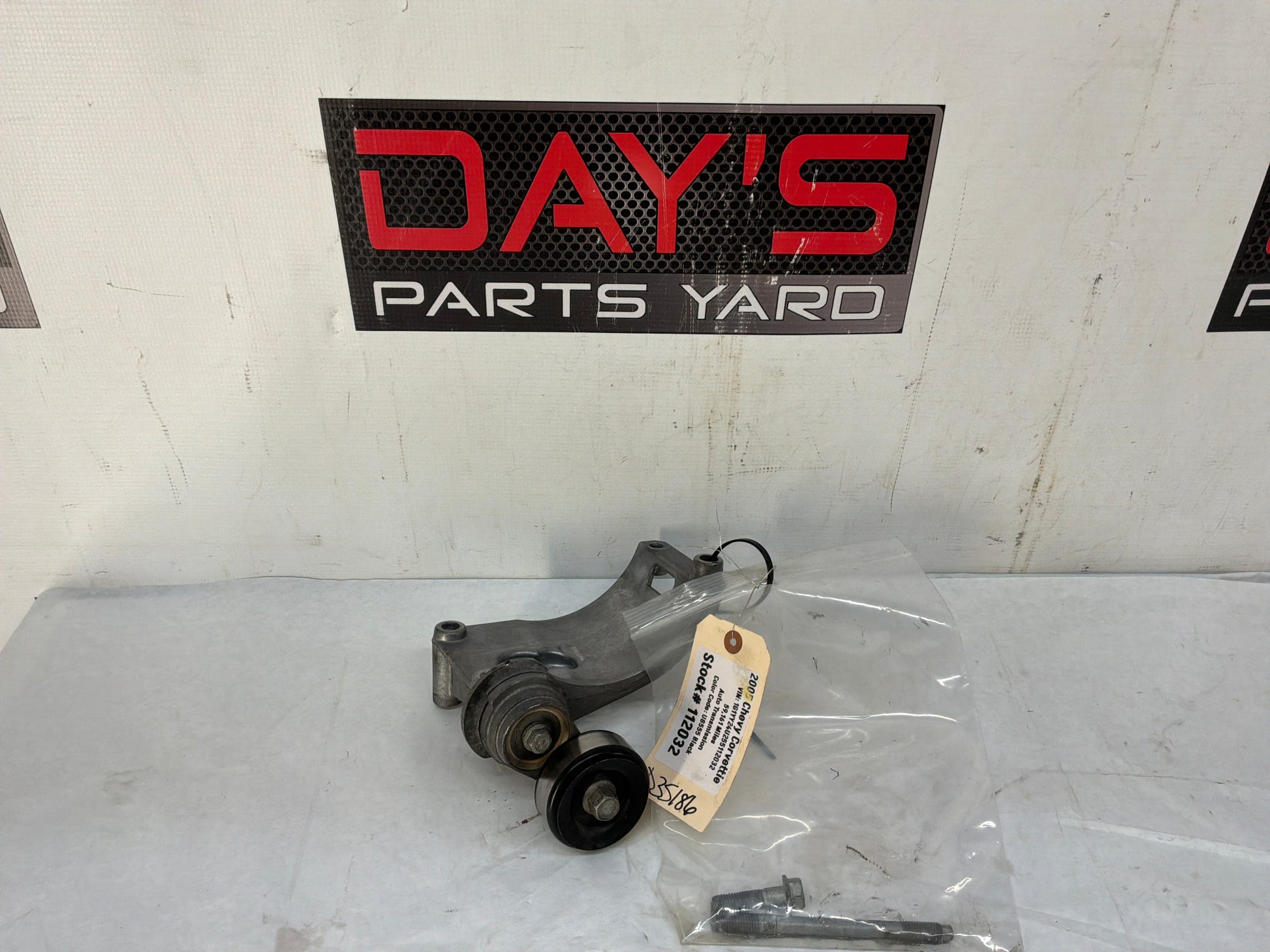 Ac compressor bracket - Day's Parts Yard
