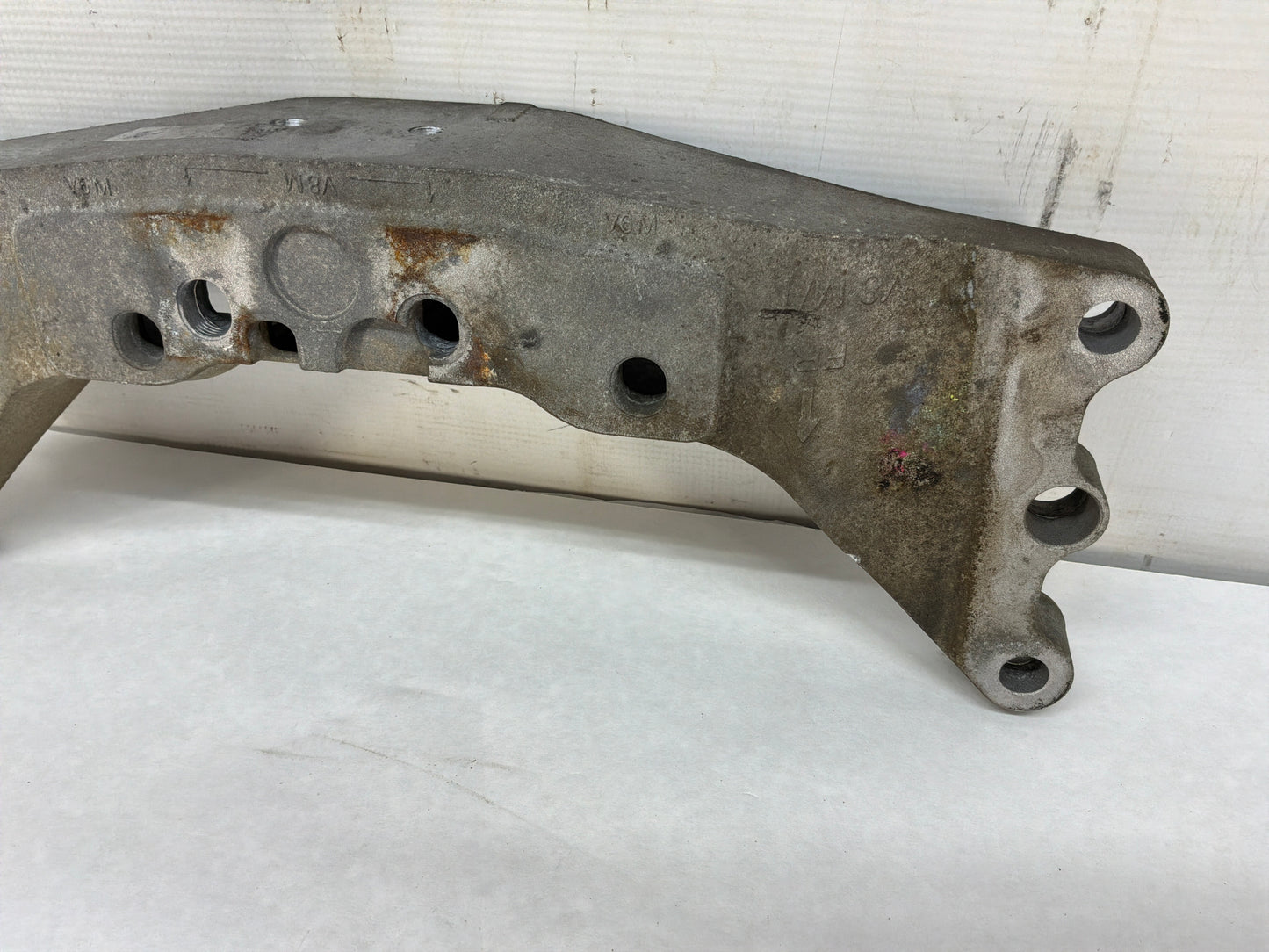 2014 Chevy Camaro ZL1 6L90E Automatic Transmission Crossmember Bracket OEM