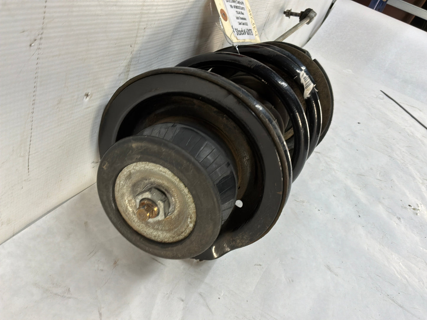 Lh front strut - Day's Parts Yard