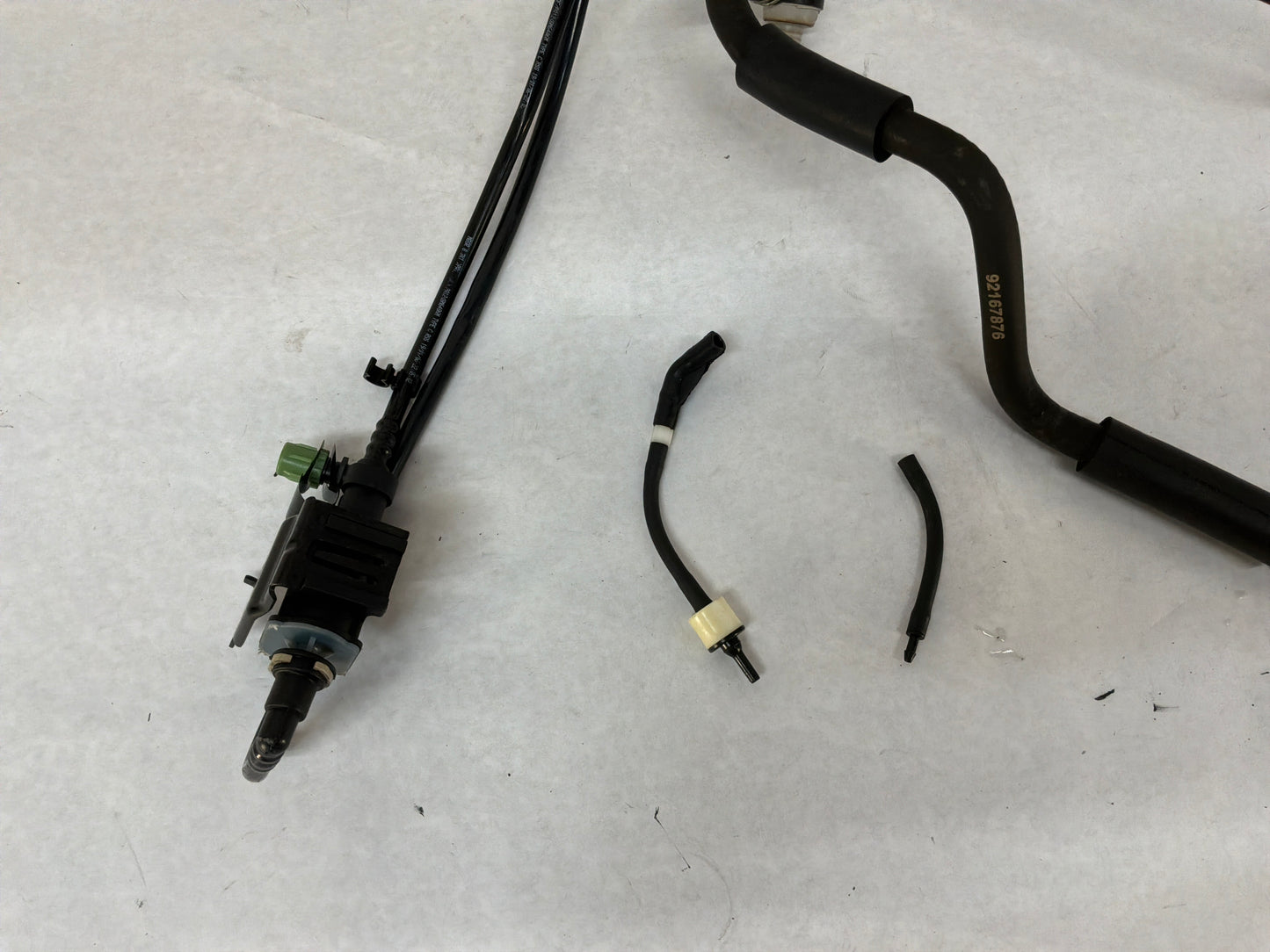 2006 Pontiac GTO Intake Manifold EVAP PCV Purge Valve Brake Booster Vacuum Hose Line OEM
