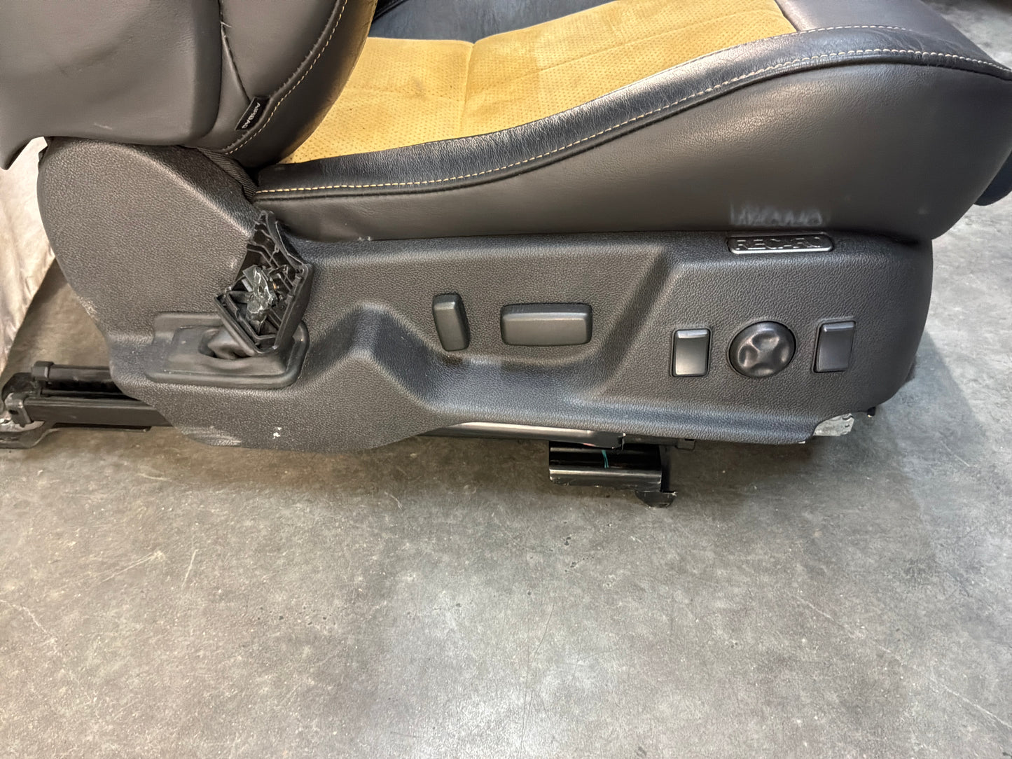 2011 Cadillac CTS-V Coupe Recaro Front RH Passenger Seat OEM