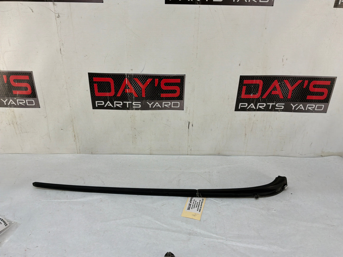 Lh windshield - Day's Parts Yard