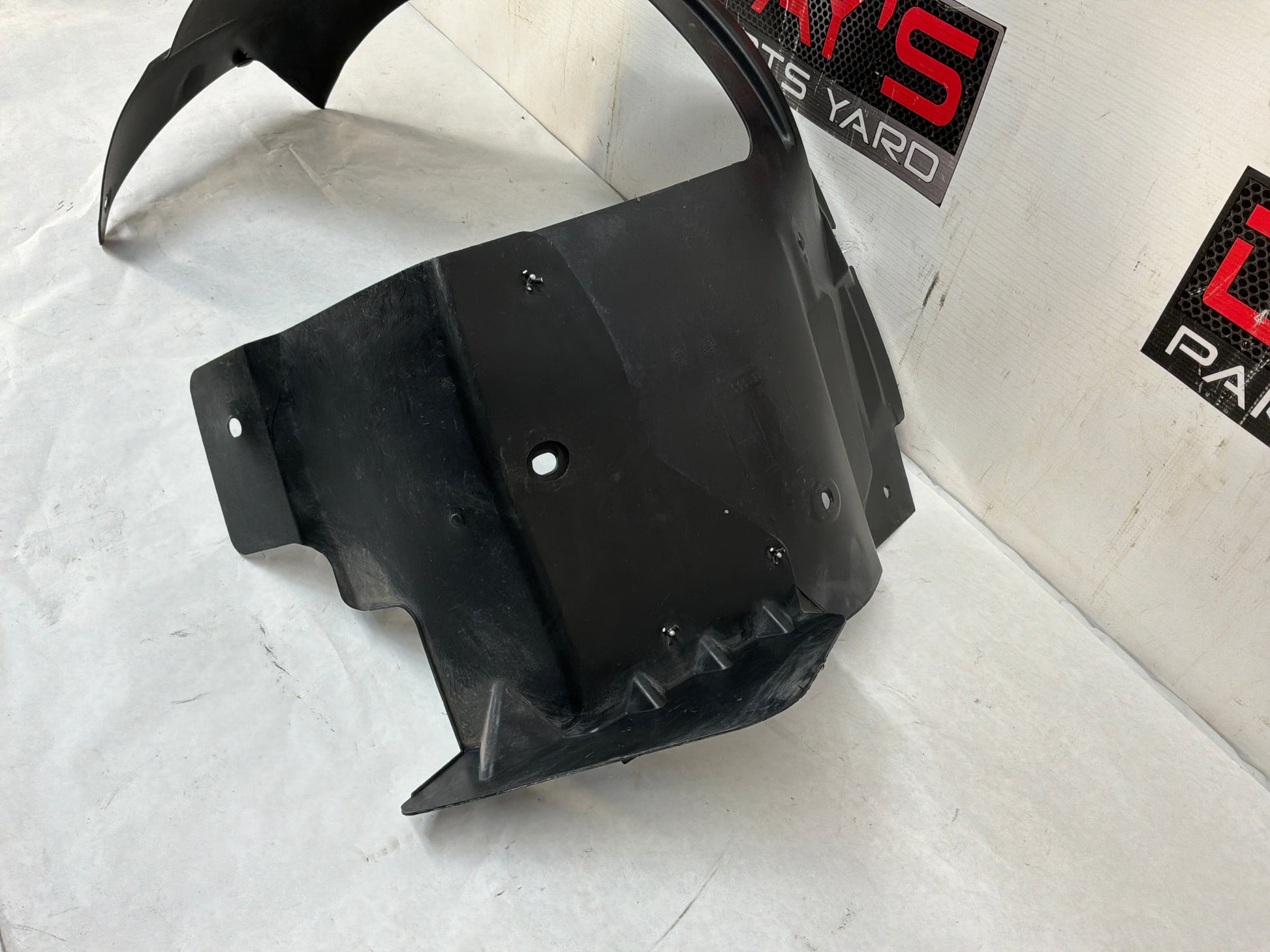 Rh front wheel liner - Day's Parts Yard