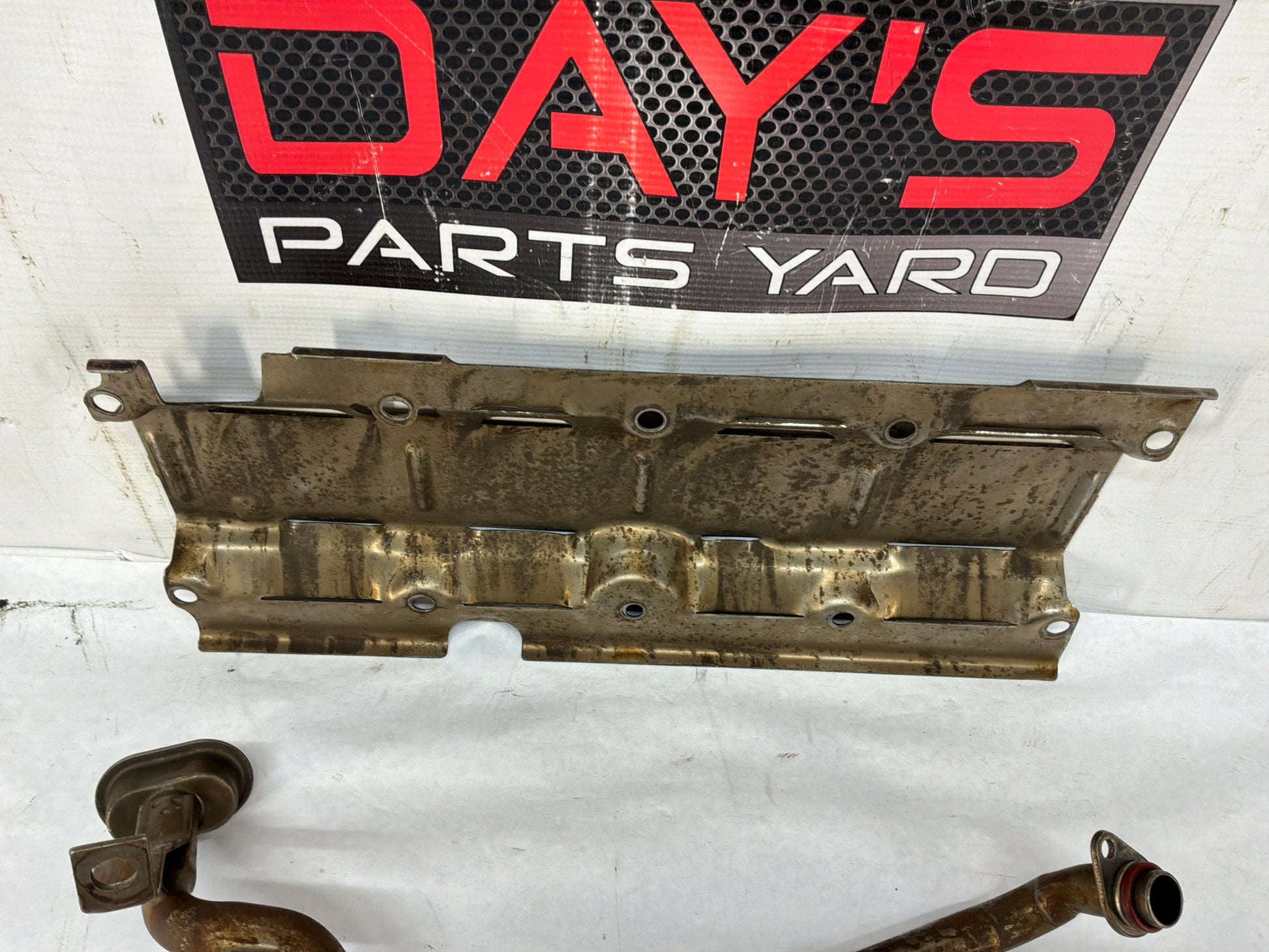 Widget tray and pick up tube - Day's Parts Yard