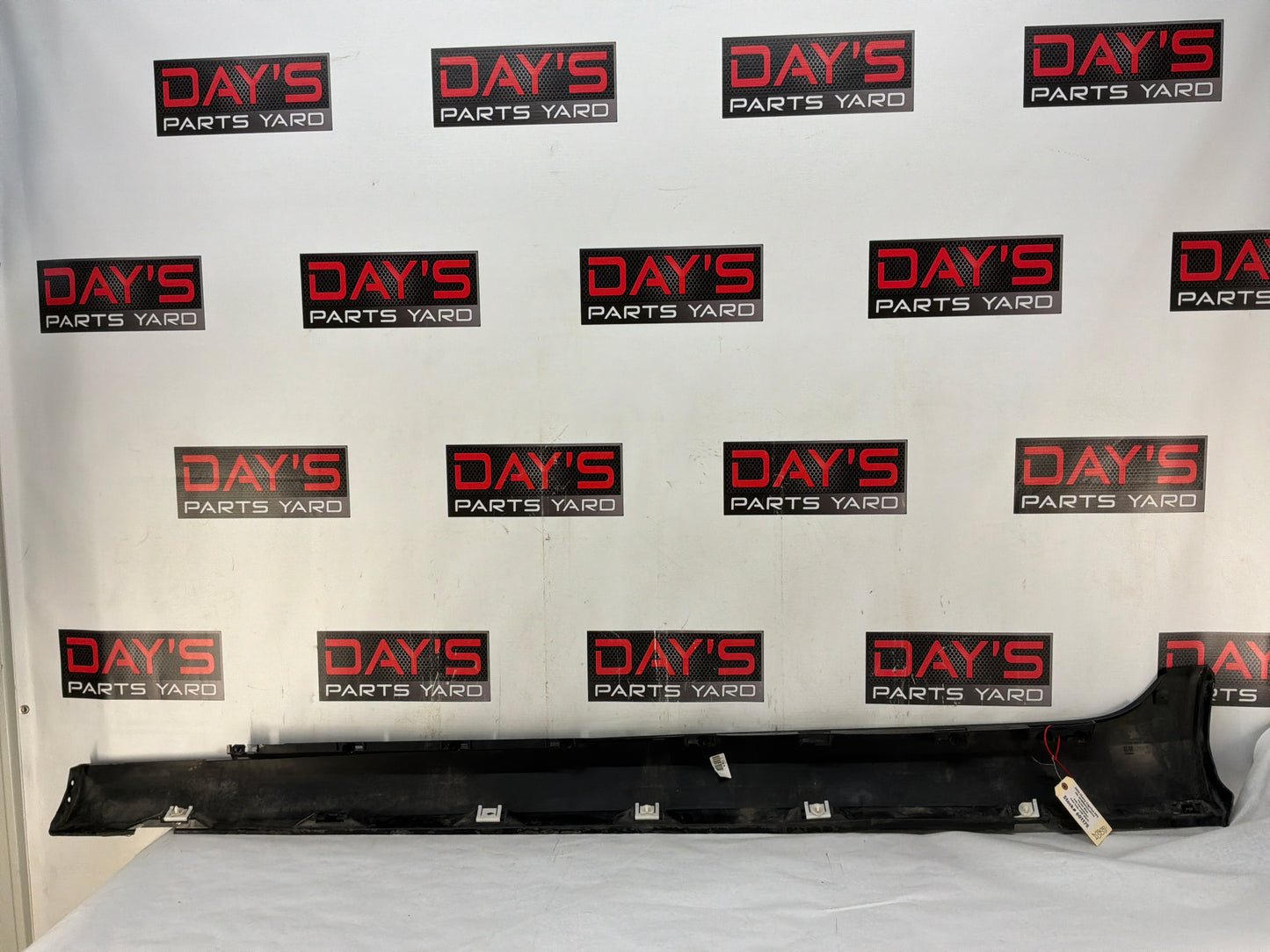 Rh rocker panel - Day's Parts Yard