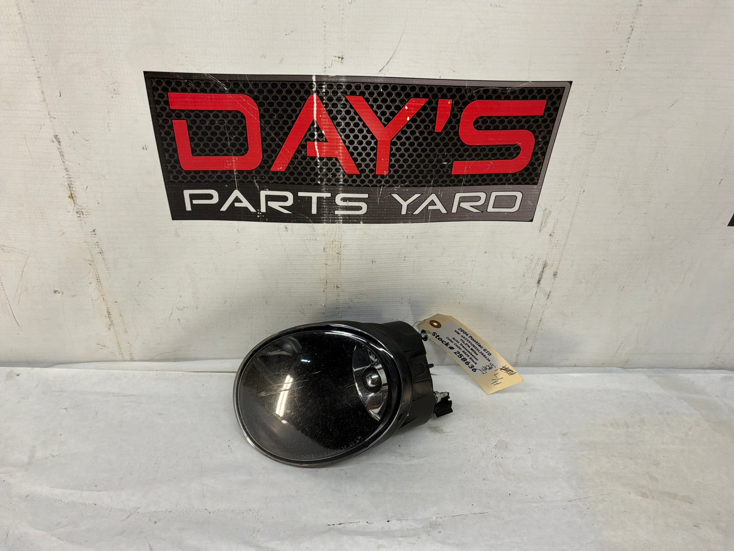 2004 Pontiac GTO LH Driver Front Bumper Fog Light Lamp OEM