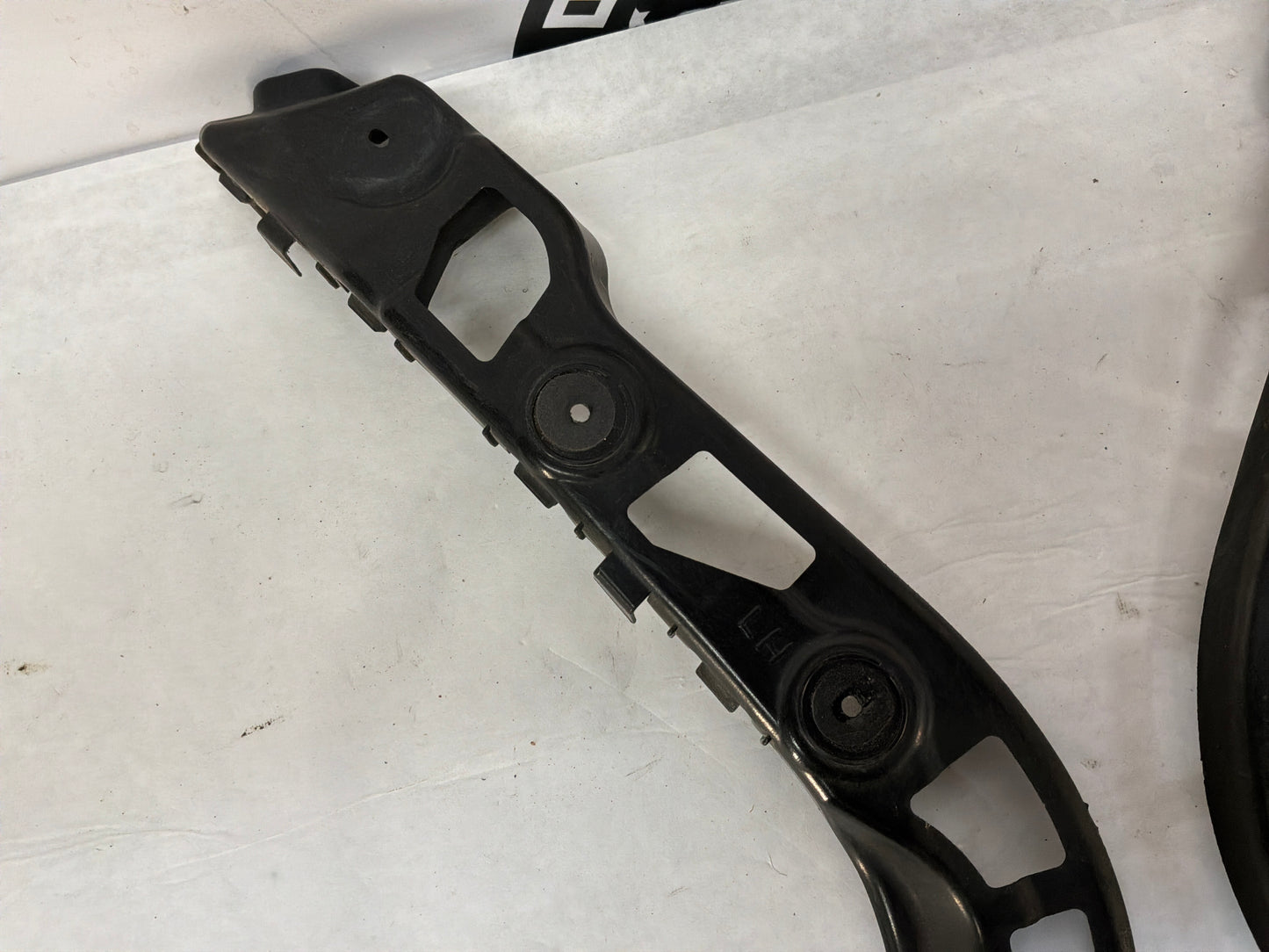 2014 Chevy SS Sedan RH & LH Rear Bumper Brackets Guides Supports OEM