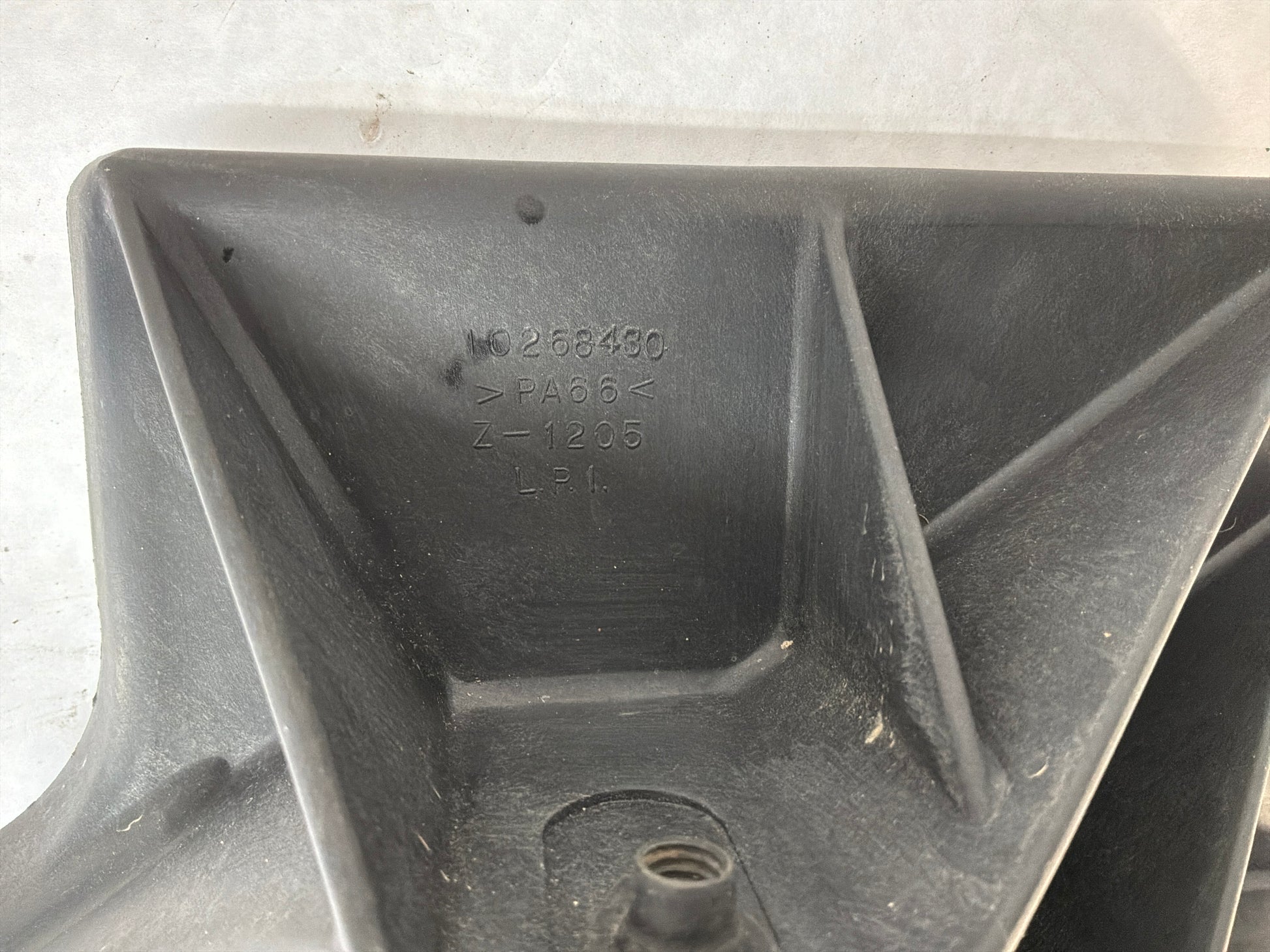 Battery tray - Day's Parts Yard
