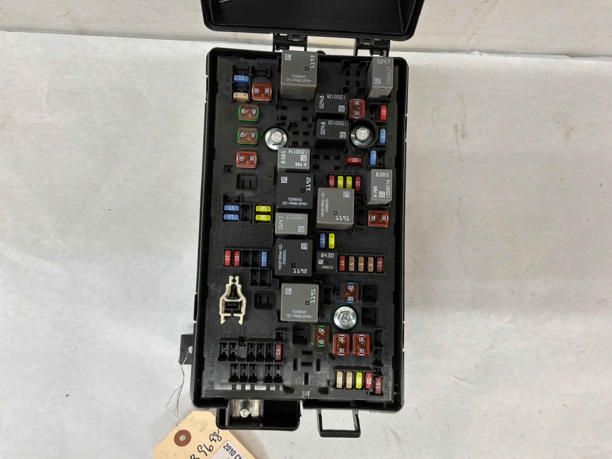 Fuse box - Day's Parts Yard