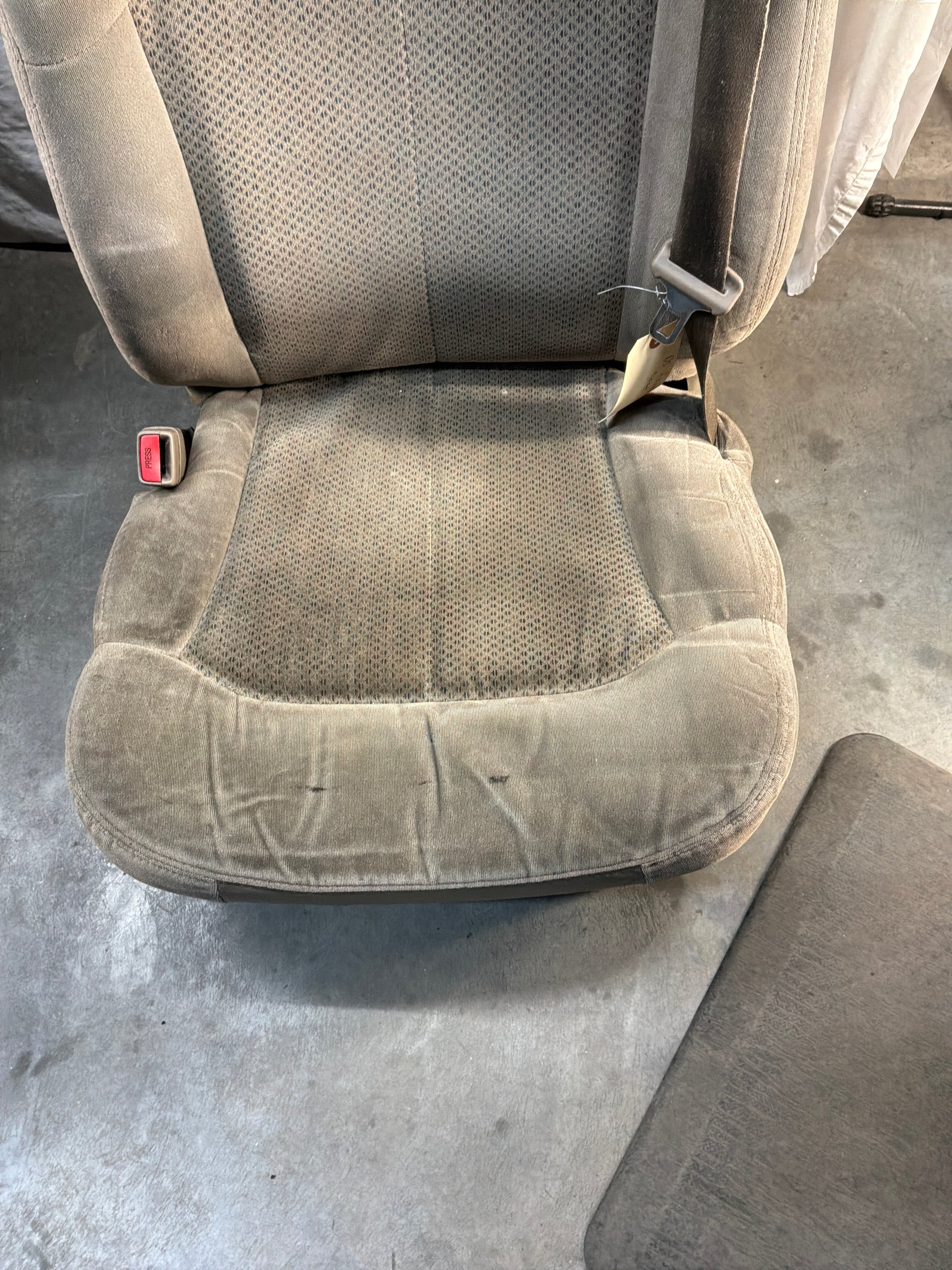 Front seats - Day's Parts Yard