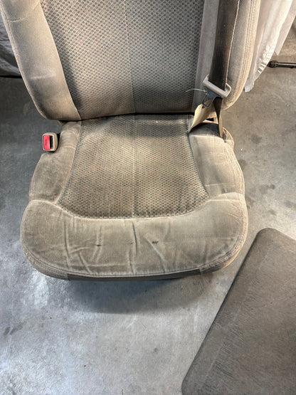 Front seats - Day's Parts Yard