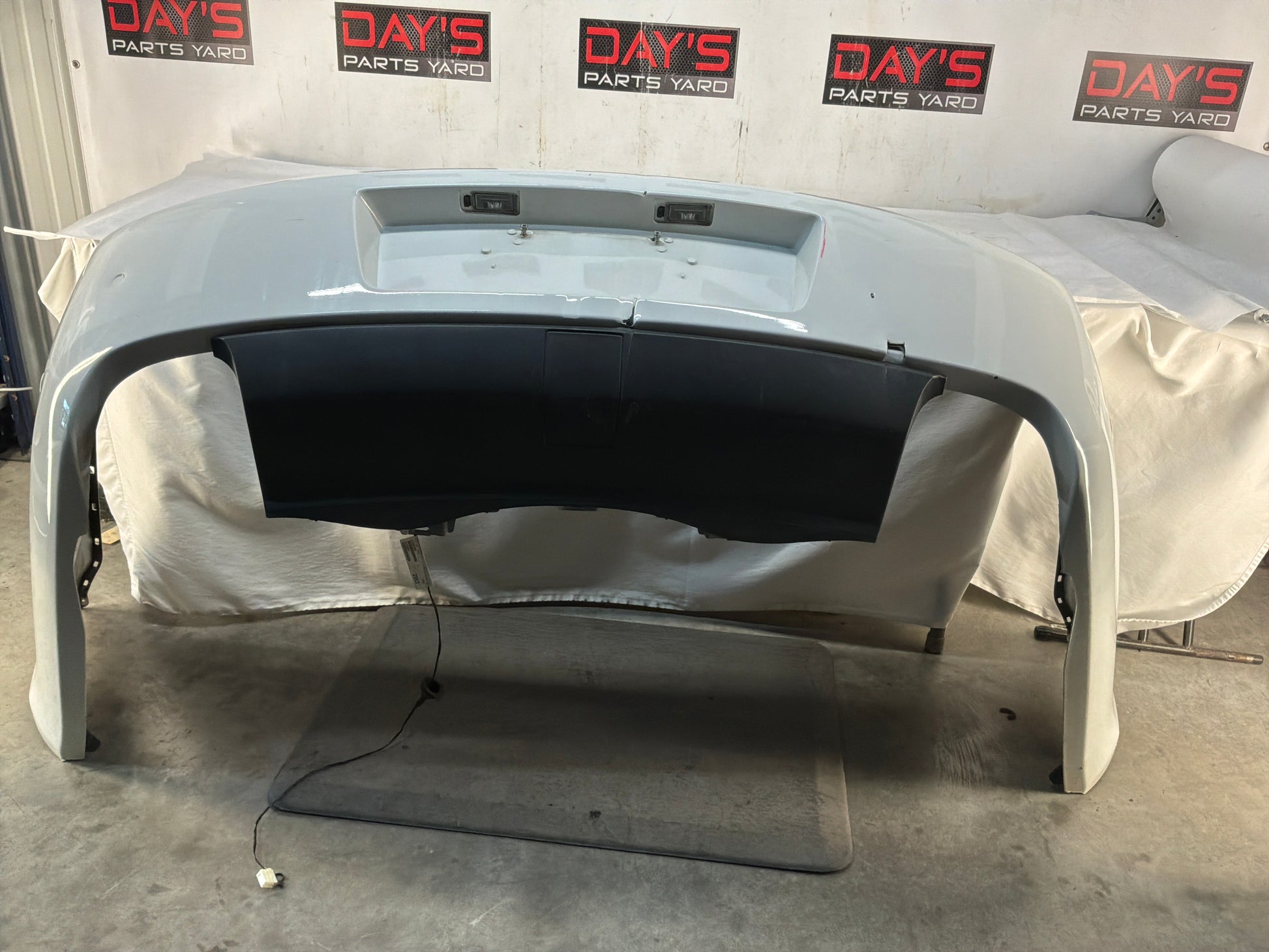 Rear bumper - Day's Parts Yard