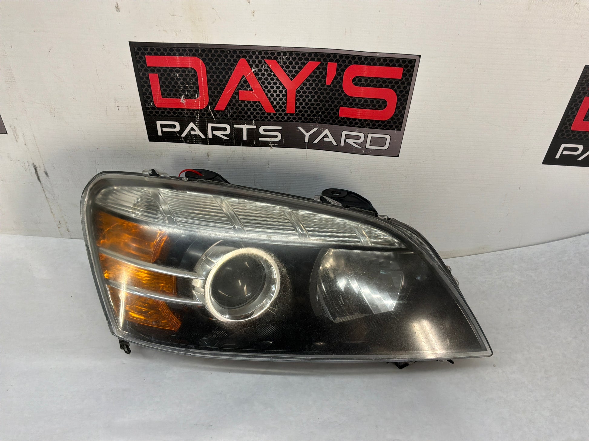 Rh headlight - Day's Parts Yard