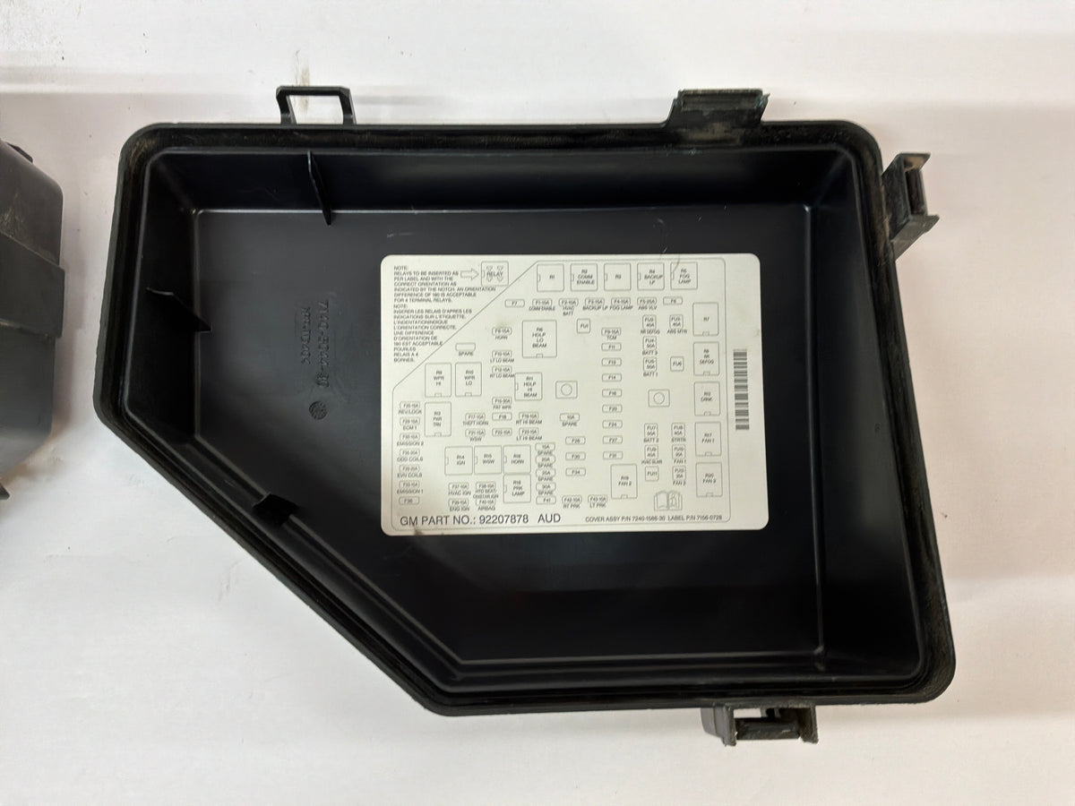 2008 Pontiac G8 Base Fuse Box w/ Lid Cover OEM
