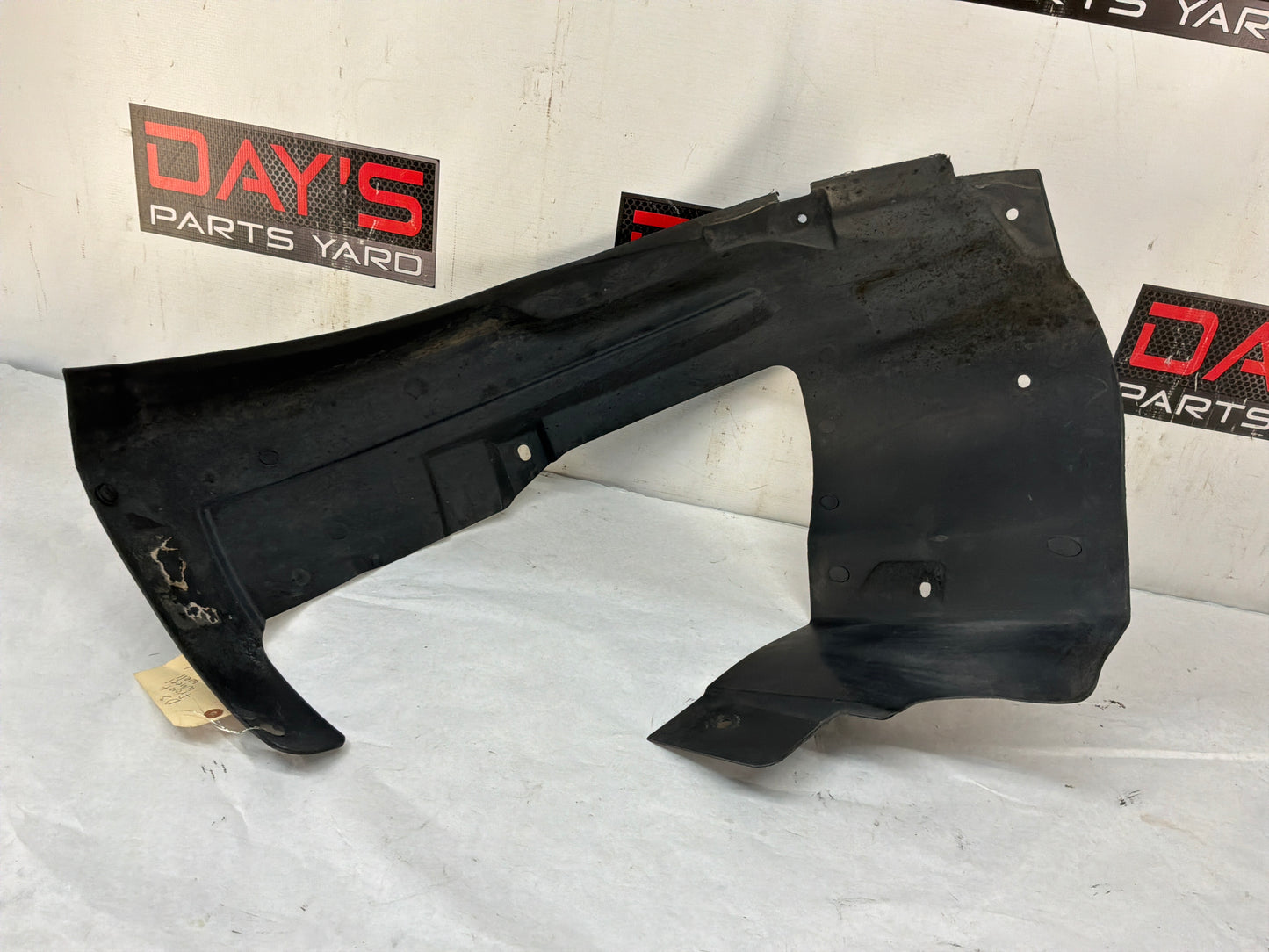 Lh front wheel liner - Day's Parts Yard