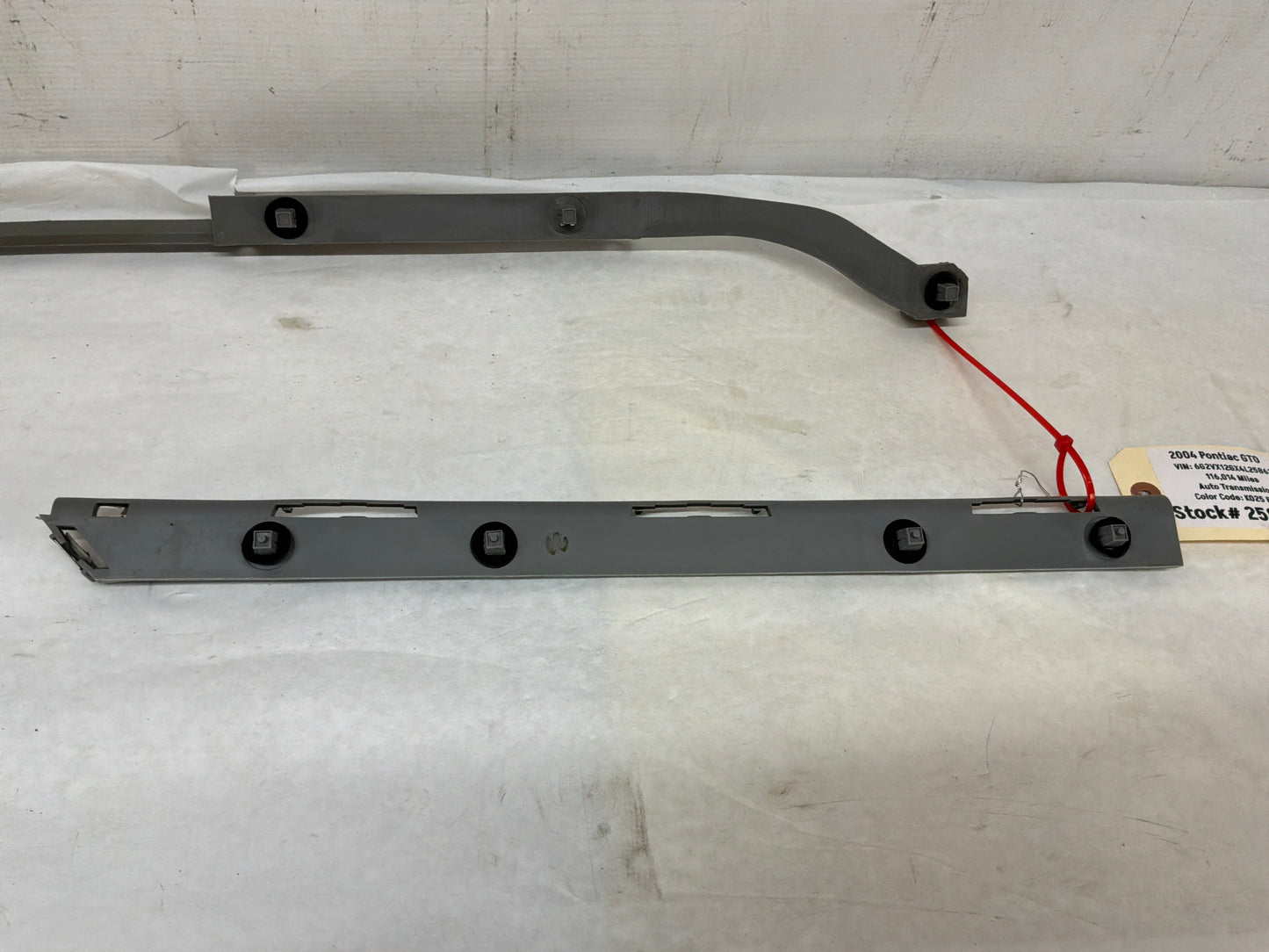 2004 Pontiac GTO Rear Bumper Bracket Guide Support Bracket Set OEM