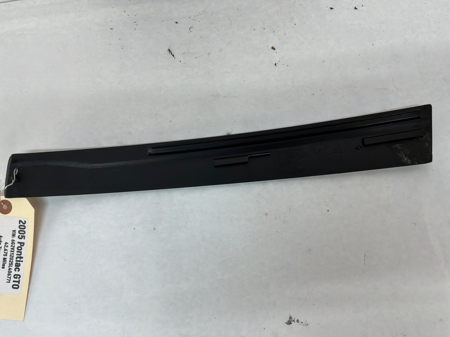 2005 Pontiac GTO LH Driver Exterior B Pillar Window Trim Applique Cover OEM