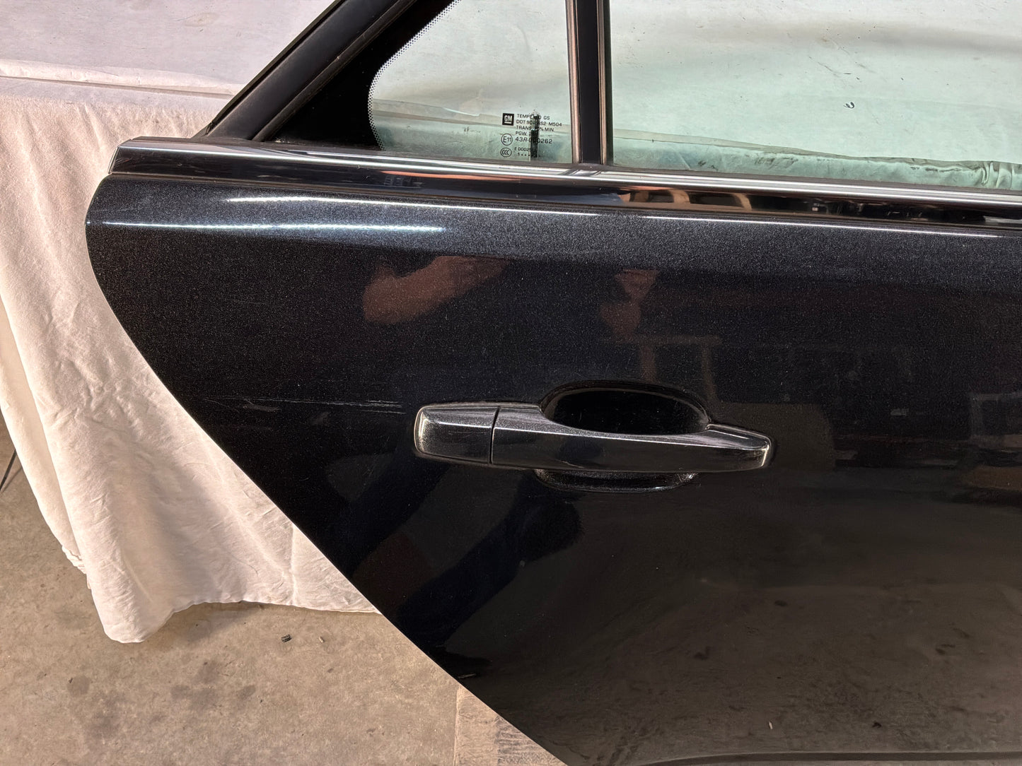 Rh rear door - Day's Parts Yard