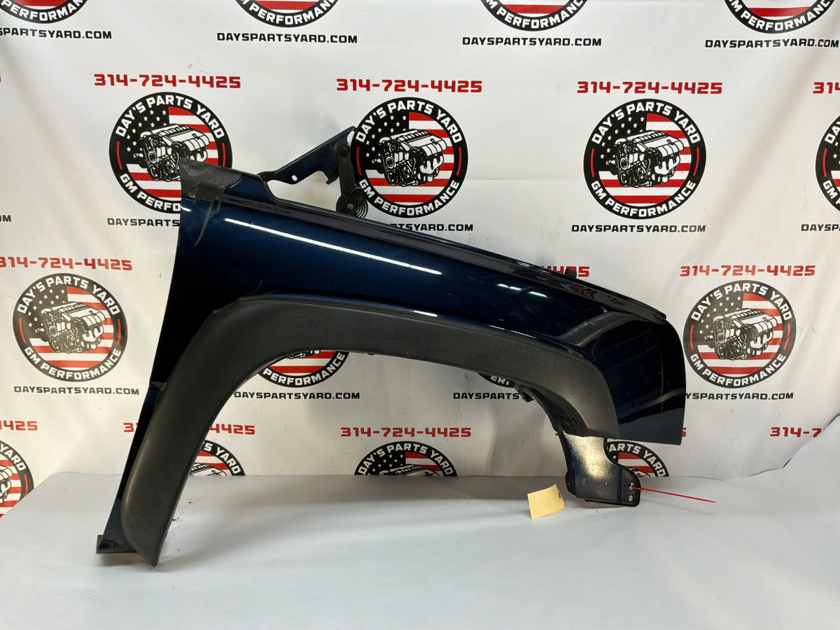 2005 Chevy Silverado 2500HD RH Passenger Front Fender OEM
