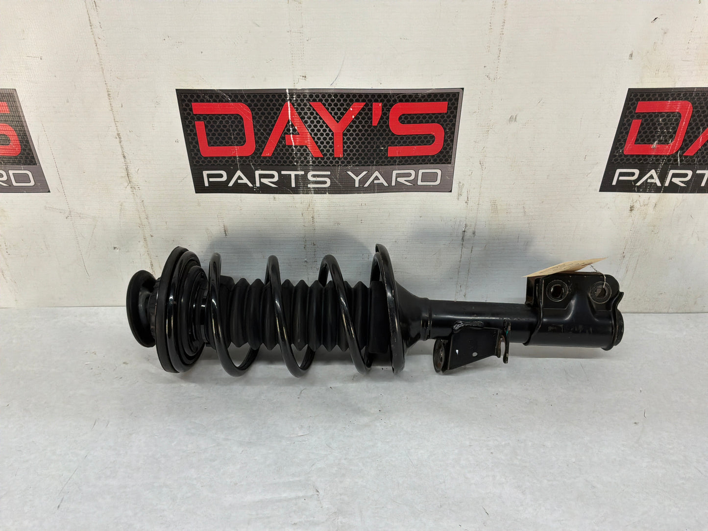 2006 Pontiac GTO LH Driver Front Suspension Strut Assembly OEM