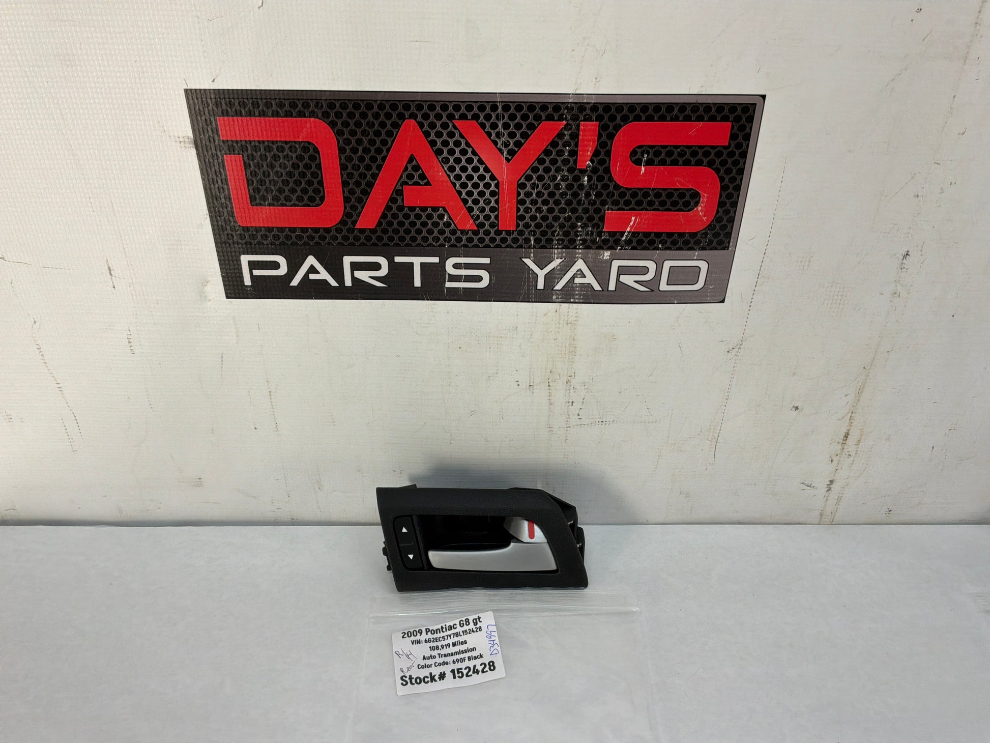 2009 Pontiac G8 RH Passenger Rear Interior Door Handle OEM - Day's Parts Yard