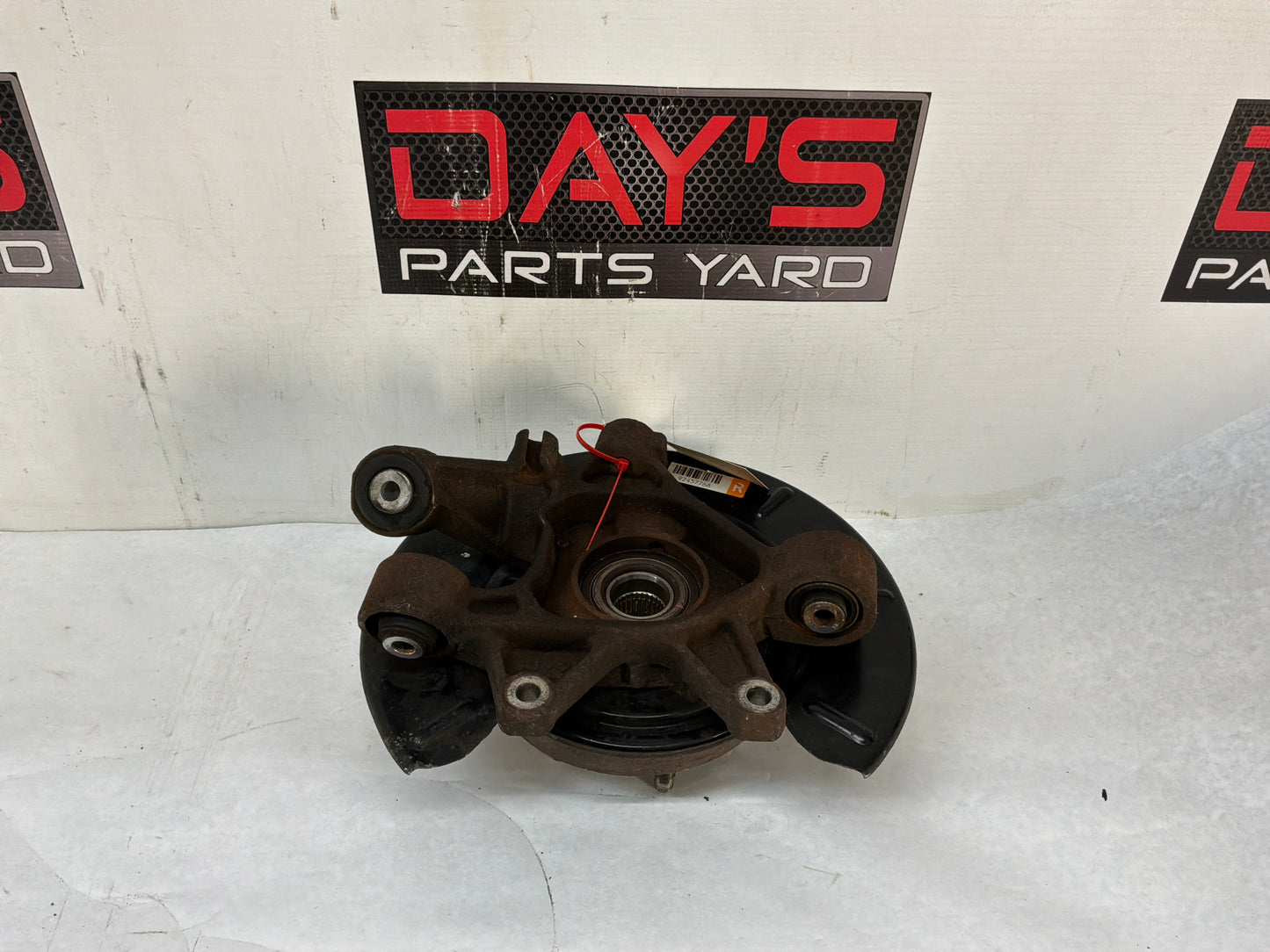 2017 Chevy SS Sedan RH Passenger Rear Suspension Spindle Hub Knuckle Wheel Bearing OEM