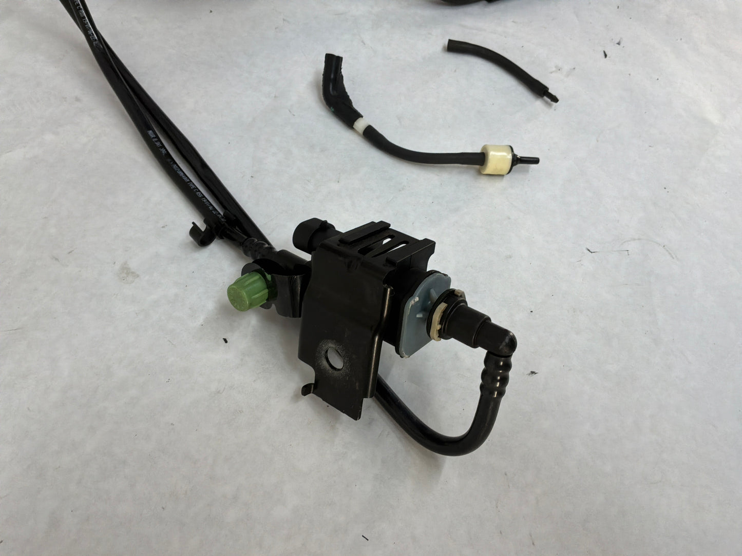 2006 Pontiac GTO Intake Manifold EVAP PCV Purge Valve Brake Booster Vacuum Hose Line OEM