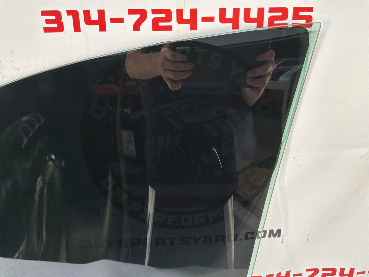 2014 Chevy SS Sedan RH Passenger Front Door Window Glass OEM