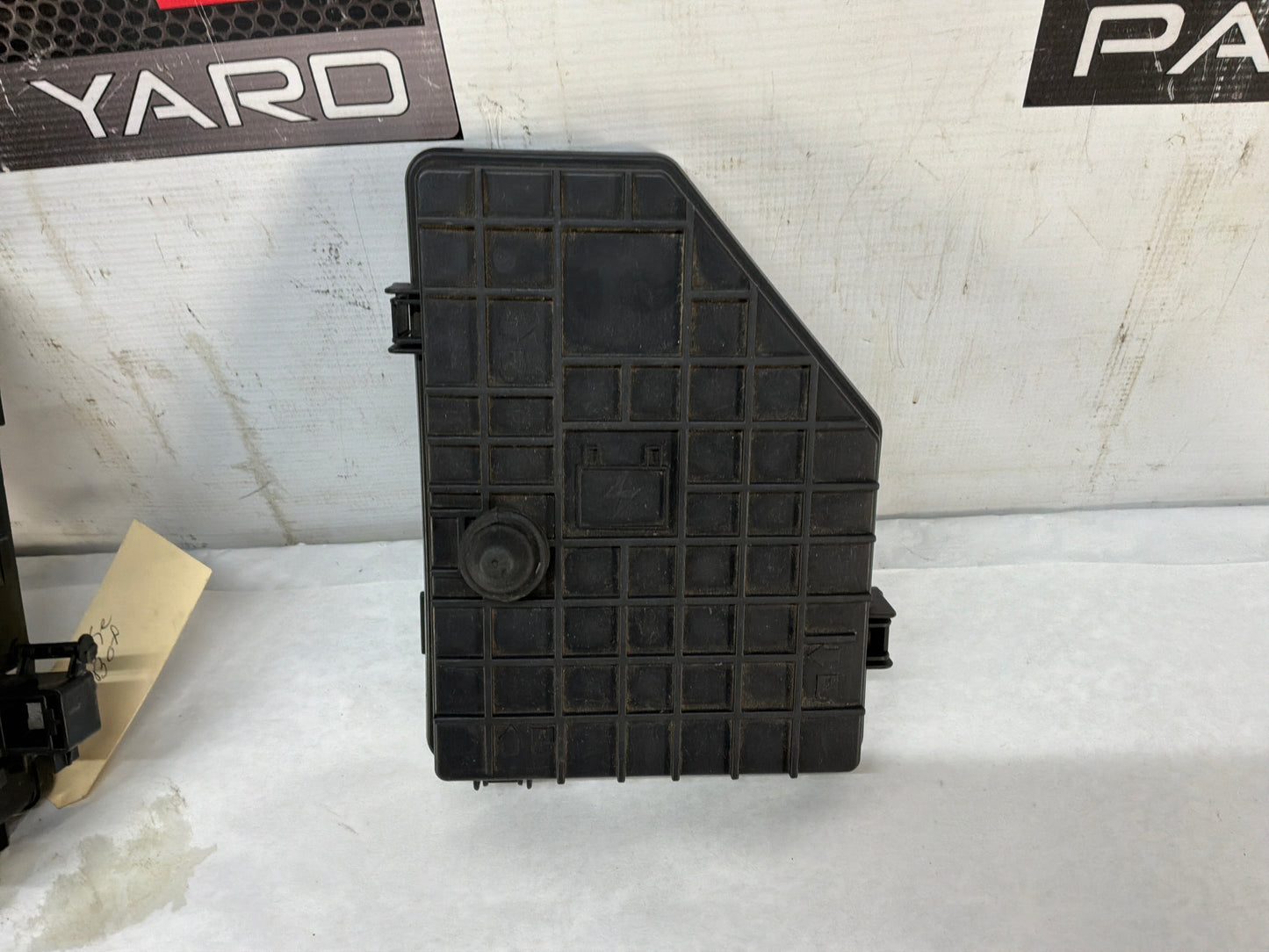 Fuse box - Day's Parts Yard