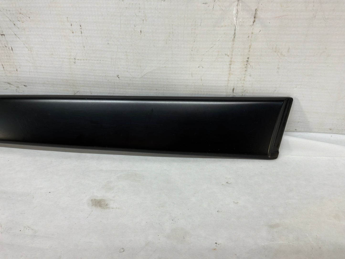 2004 Pontiac GTO RH Passenger Exterior B Pillar Window Trim Applique Cover OEM