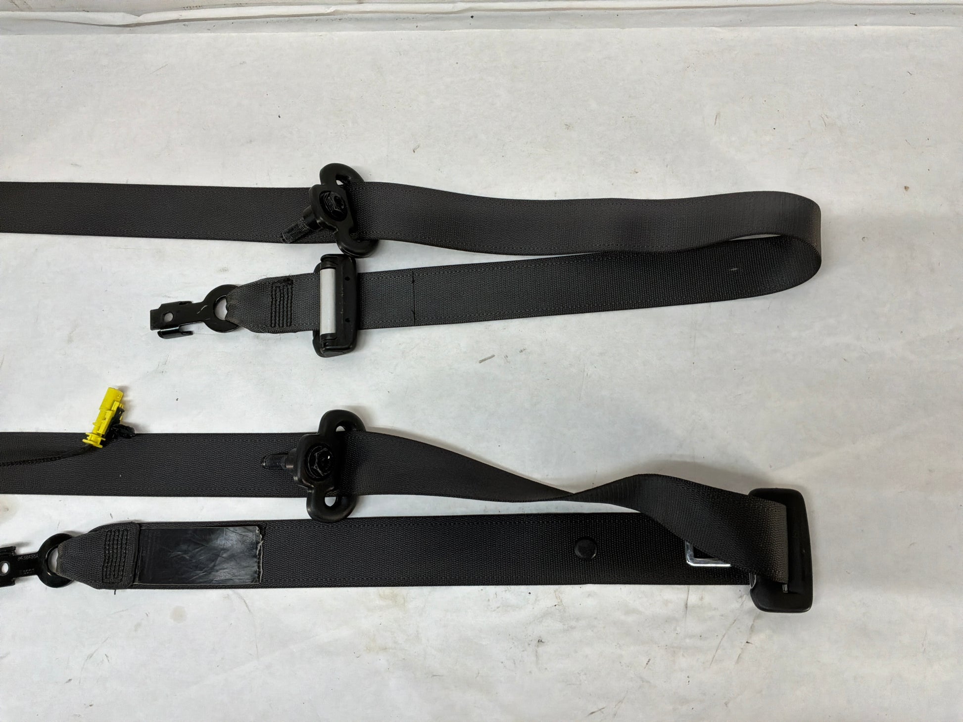 Front seatbelts - Day's Parts Yard