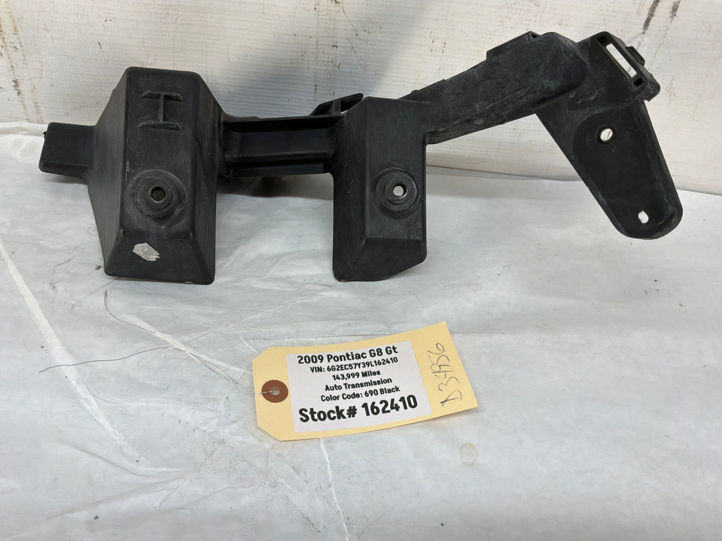 Lh bumper bracket - Day's Parts Yard