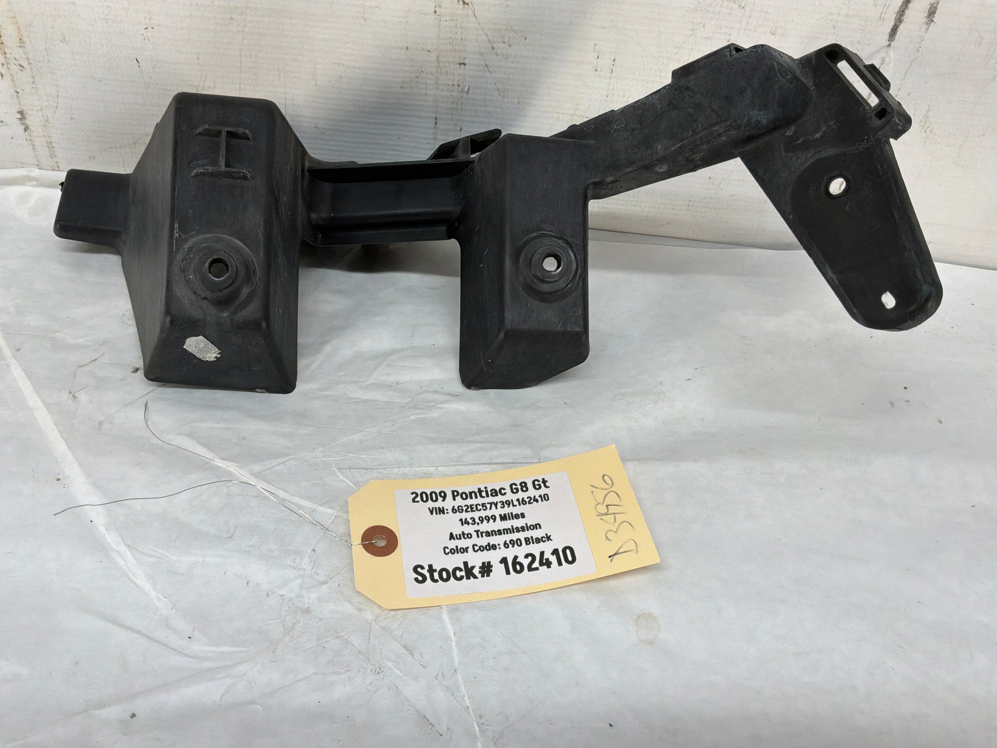 Lh bumper bracket - Day's Parts Yard
