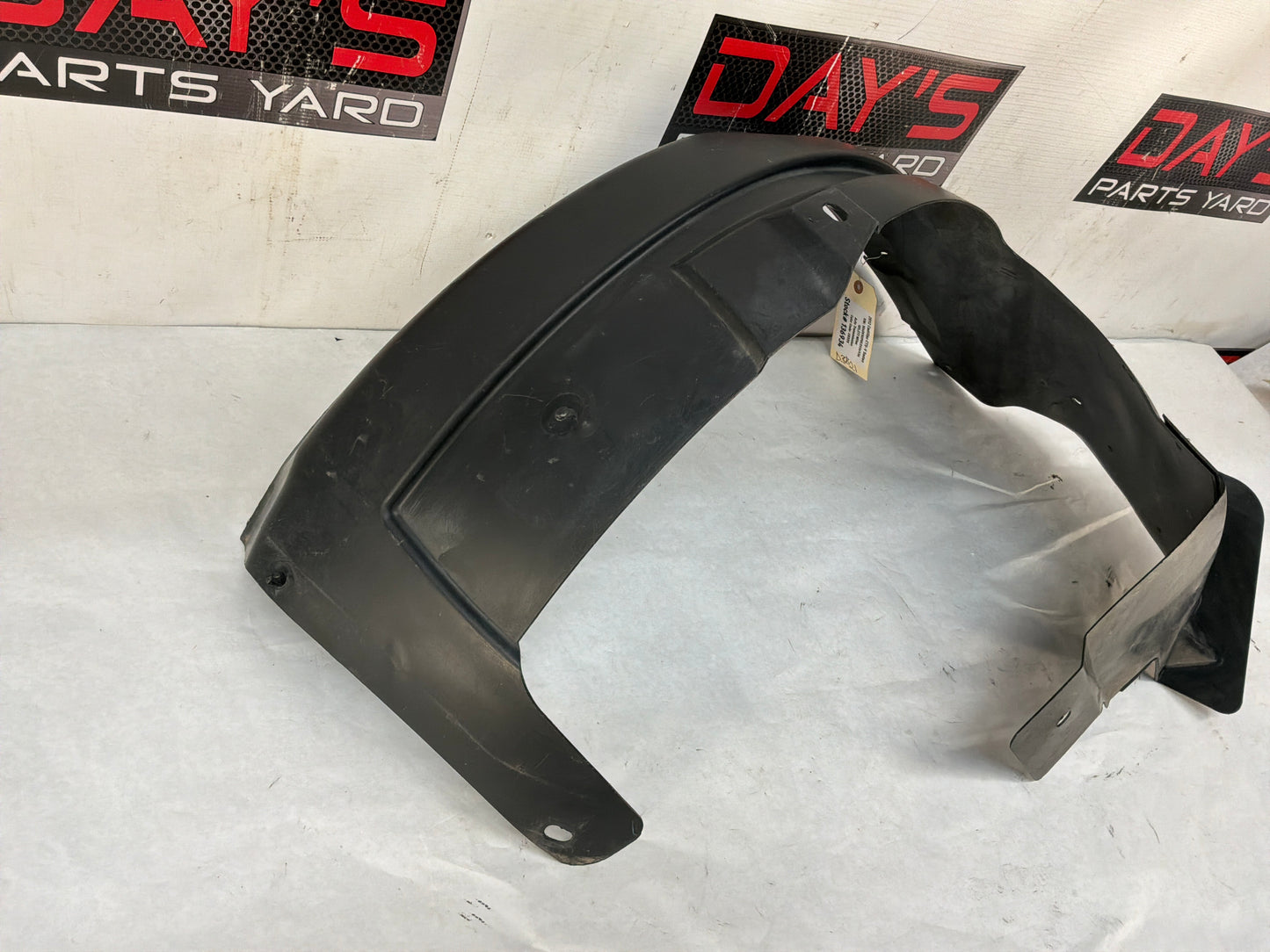 Rh front wheel liner - Day's Parts Yard