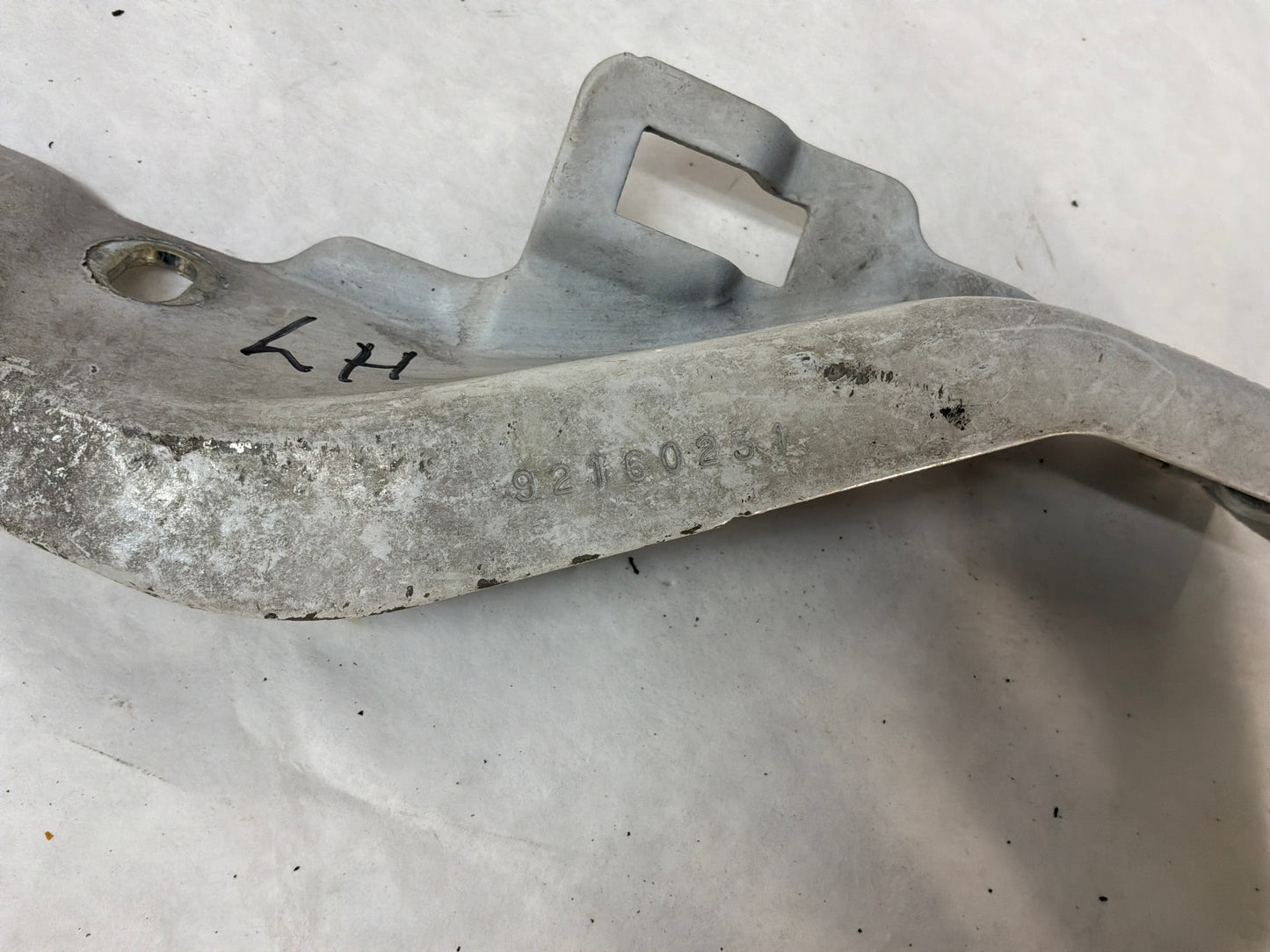 Hinges - Day's Parts Yard