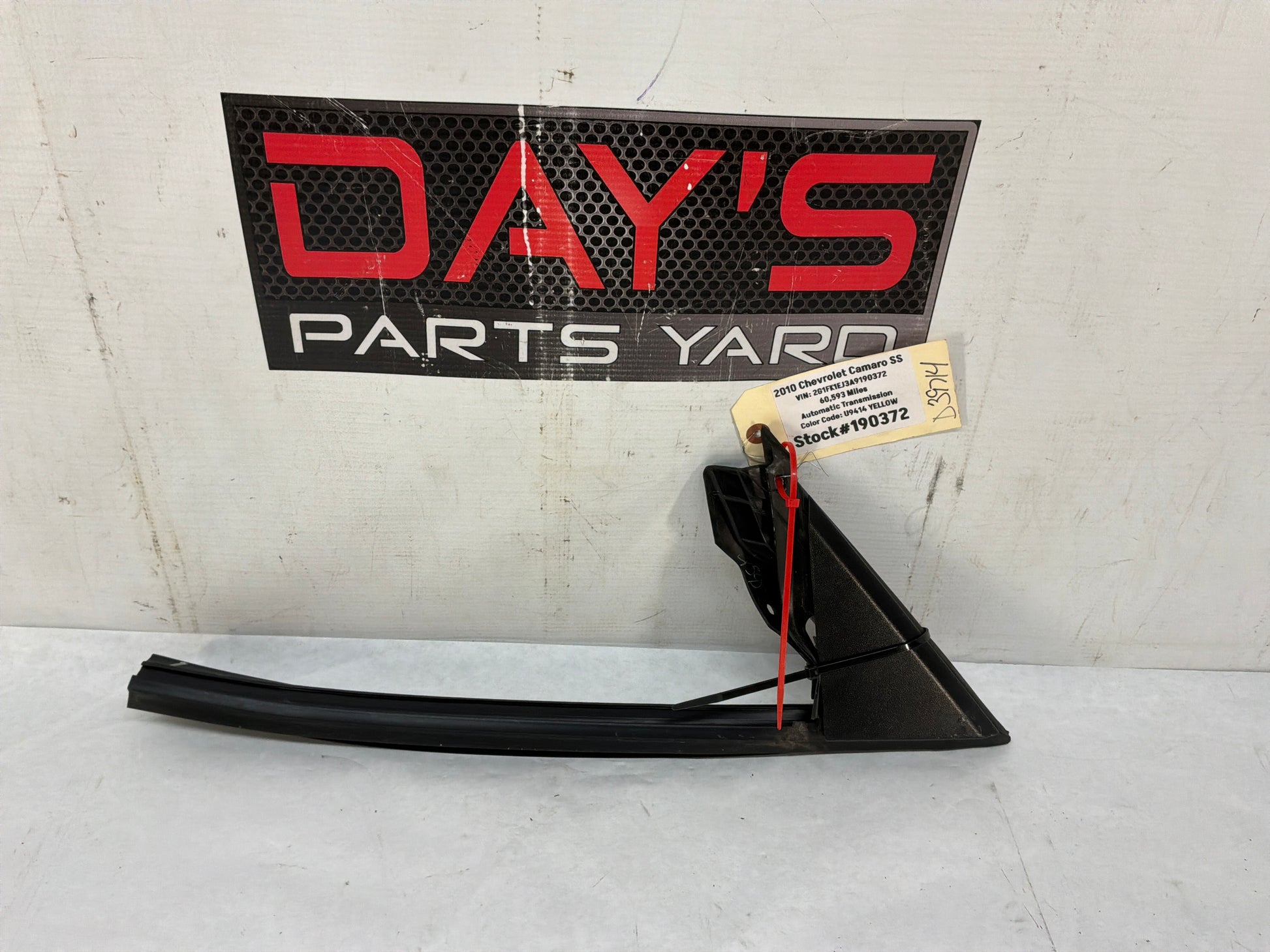 Rh door rubber seal - Day's Parts Yard