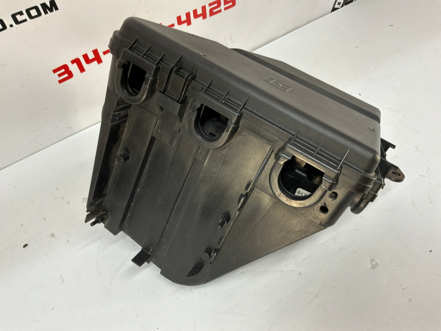 2006 Cadillac CTS-V Fuse Box Relay Junction w/ Lid OEM