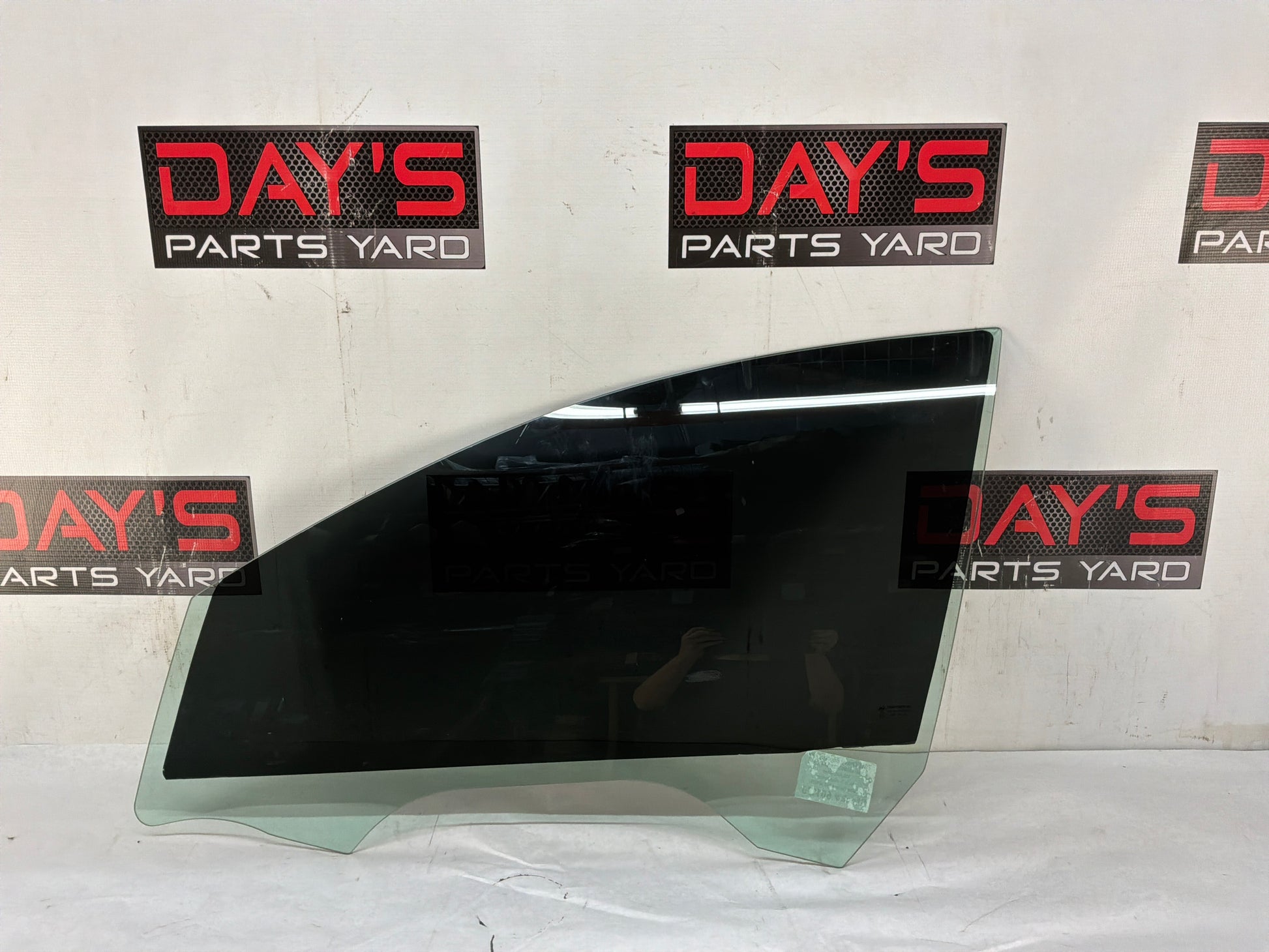 Lh front door window glass - Day's Parts Yard