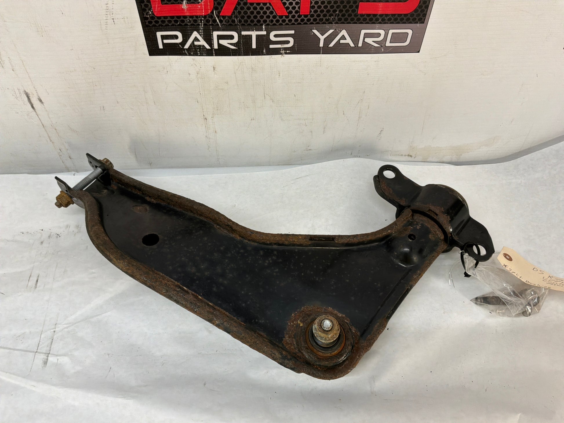 Lh upper control arm - Day's Parts Yard